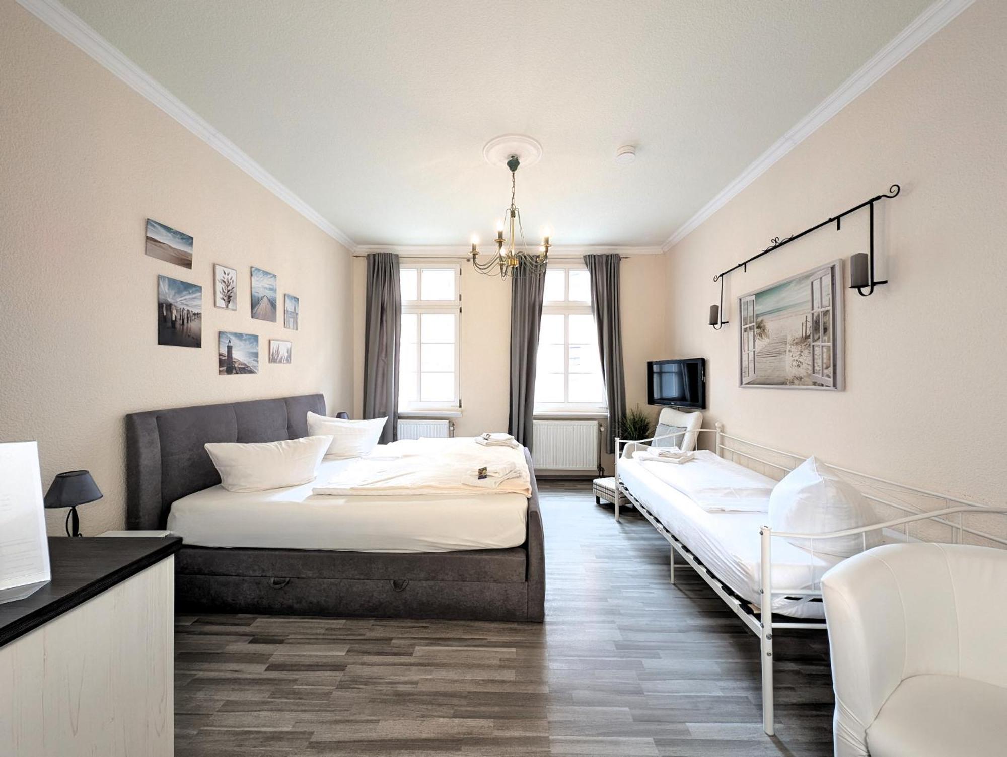 Studio Apartment 3 beds