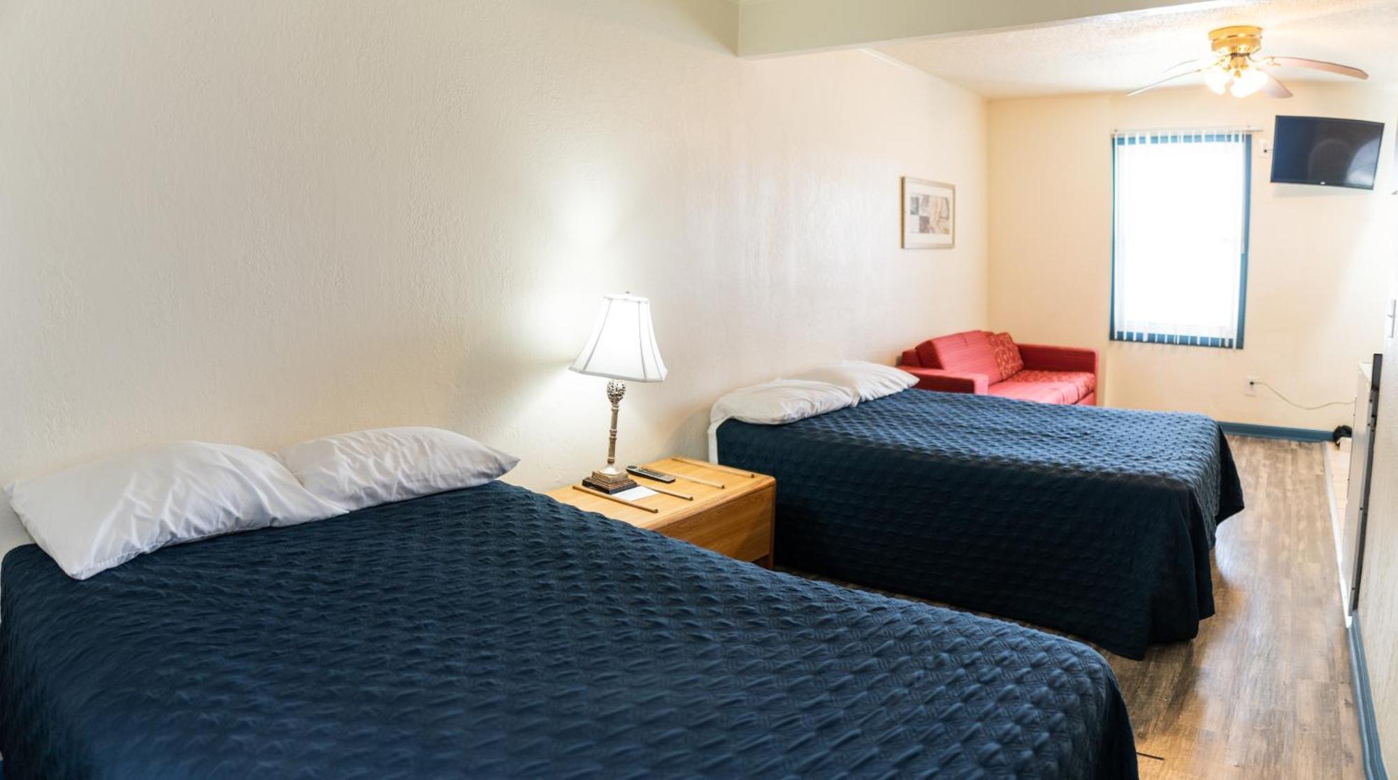 Deluxe Suite Kitchenette