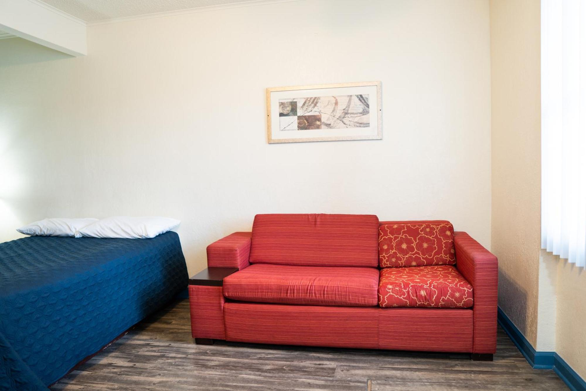 Deluxe Suite Kitchenette