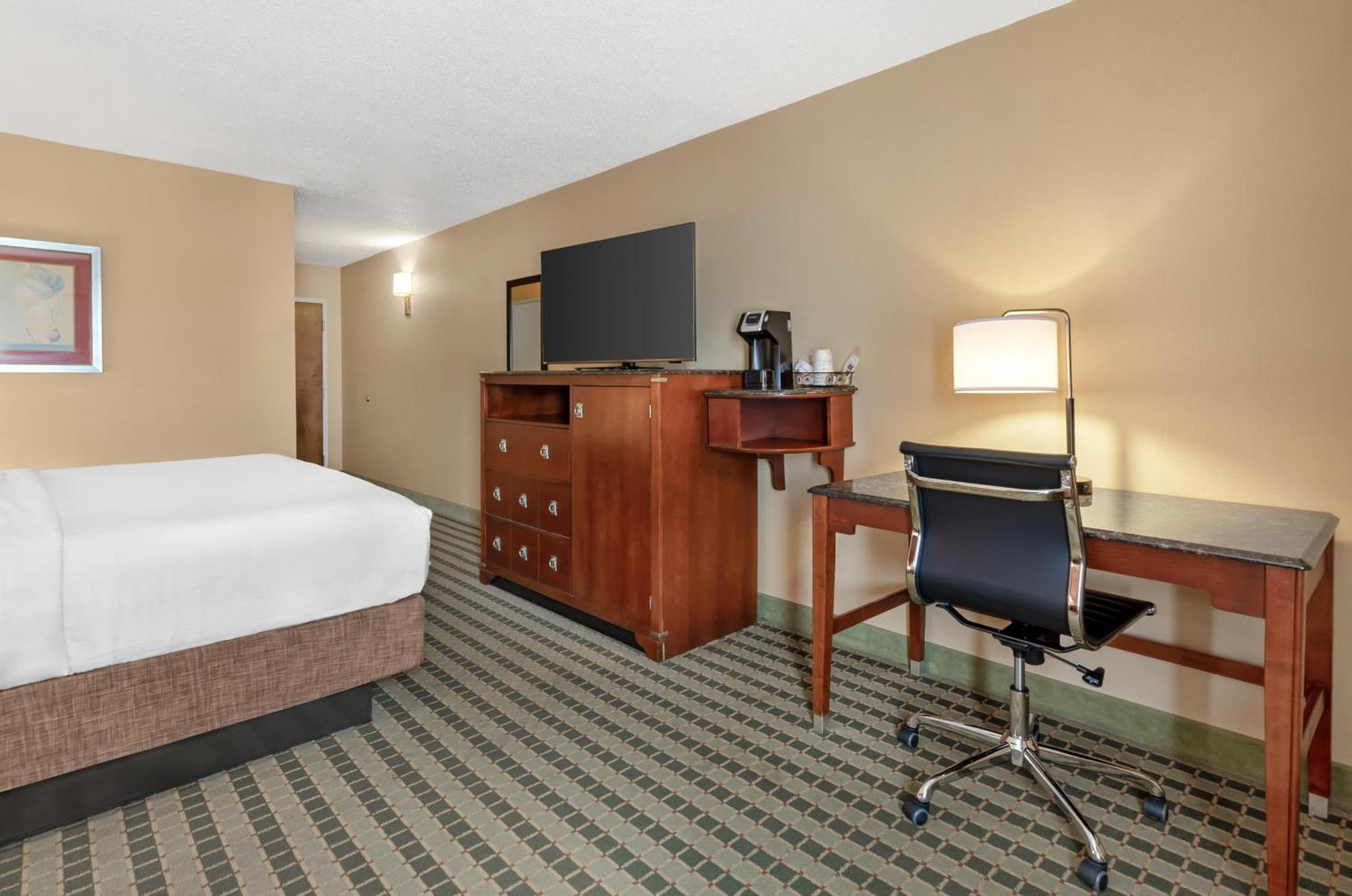 King Room with Bath Tub - Disability Access/Non-Smoking