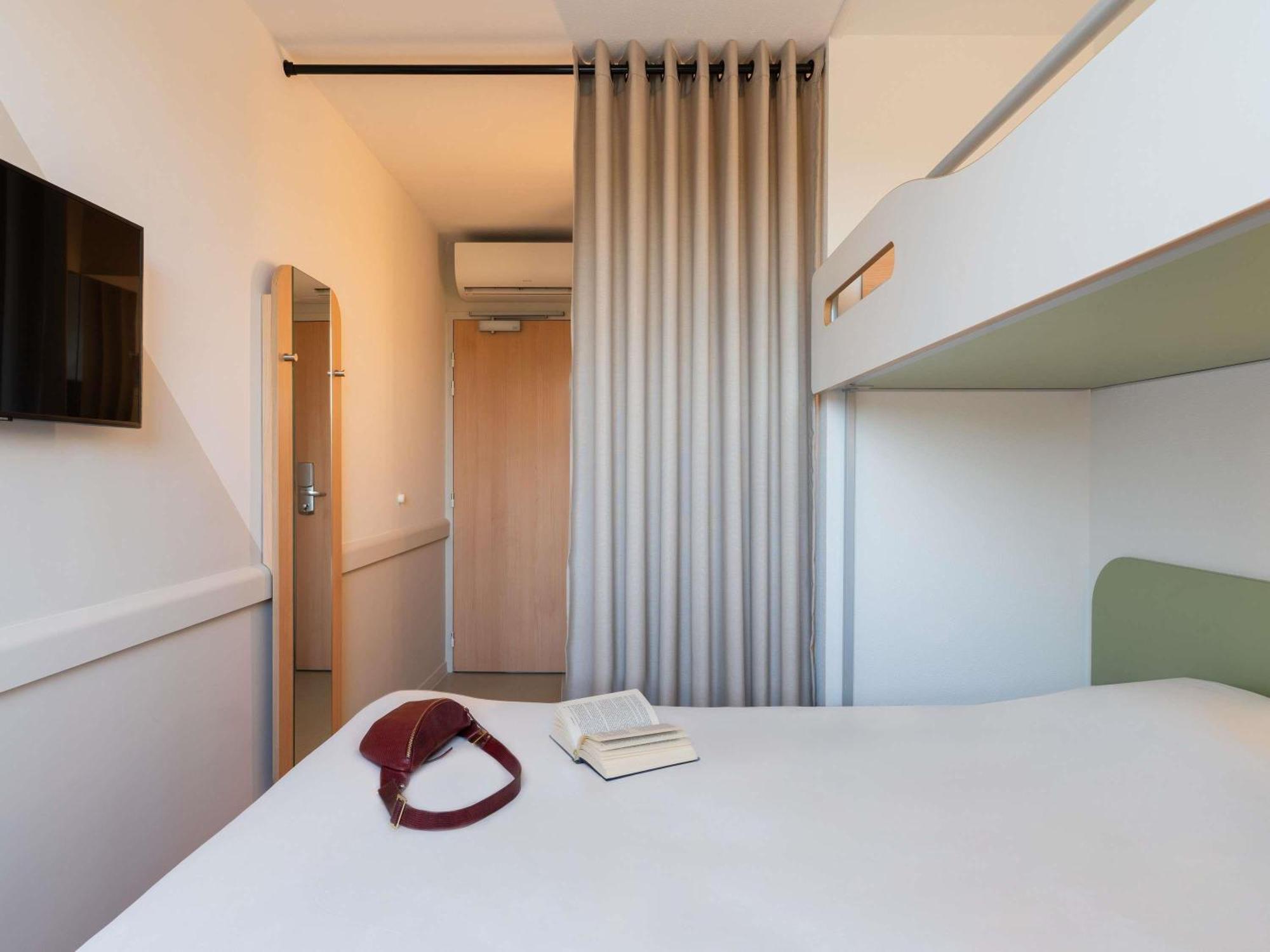 ROOM 1 double bed 1 bunk bed