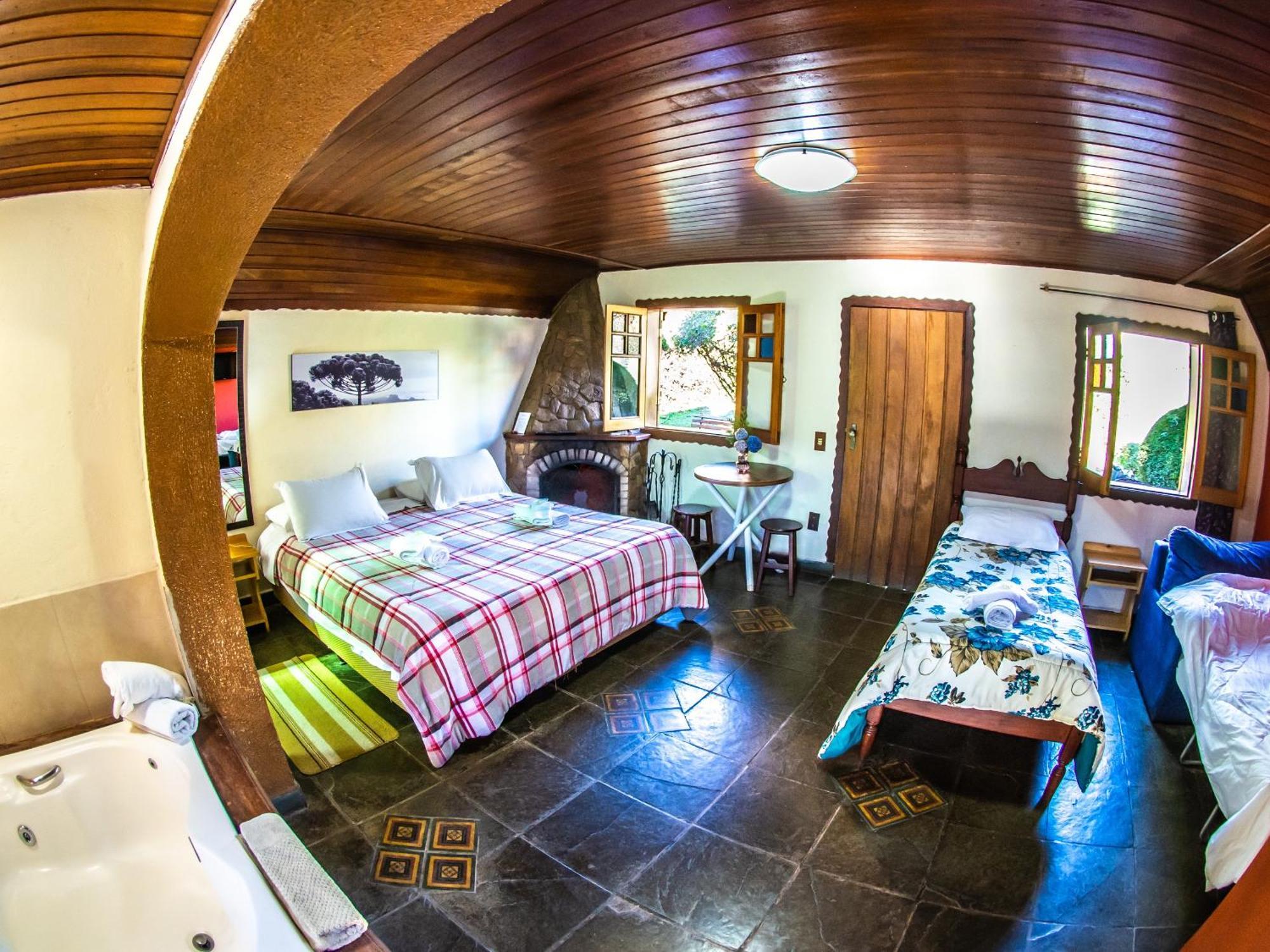 Master Chalet spa bath