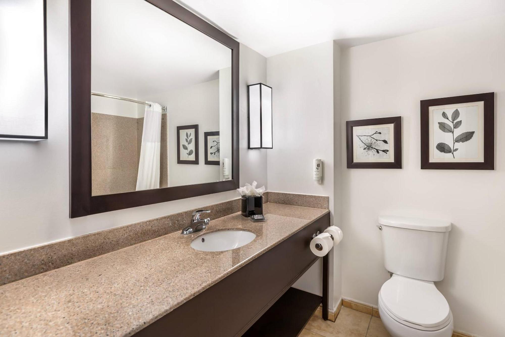 One-Bedroom Suite with Two Queen Beds - Non-Smoking