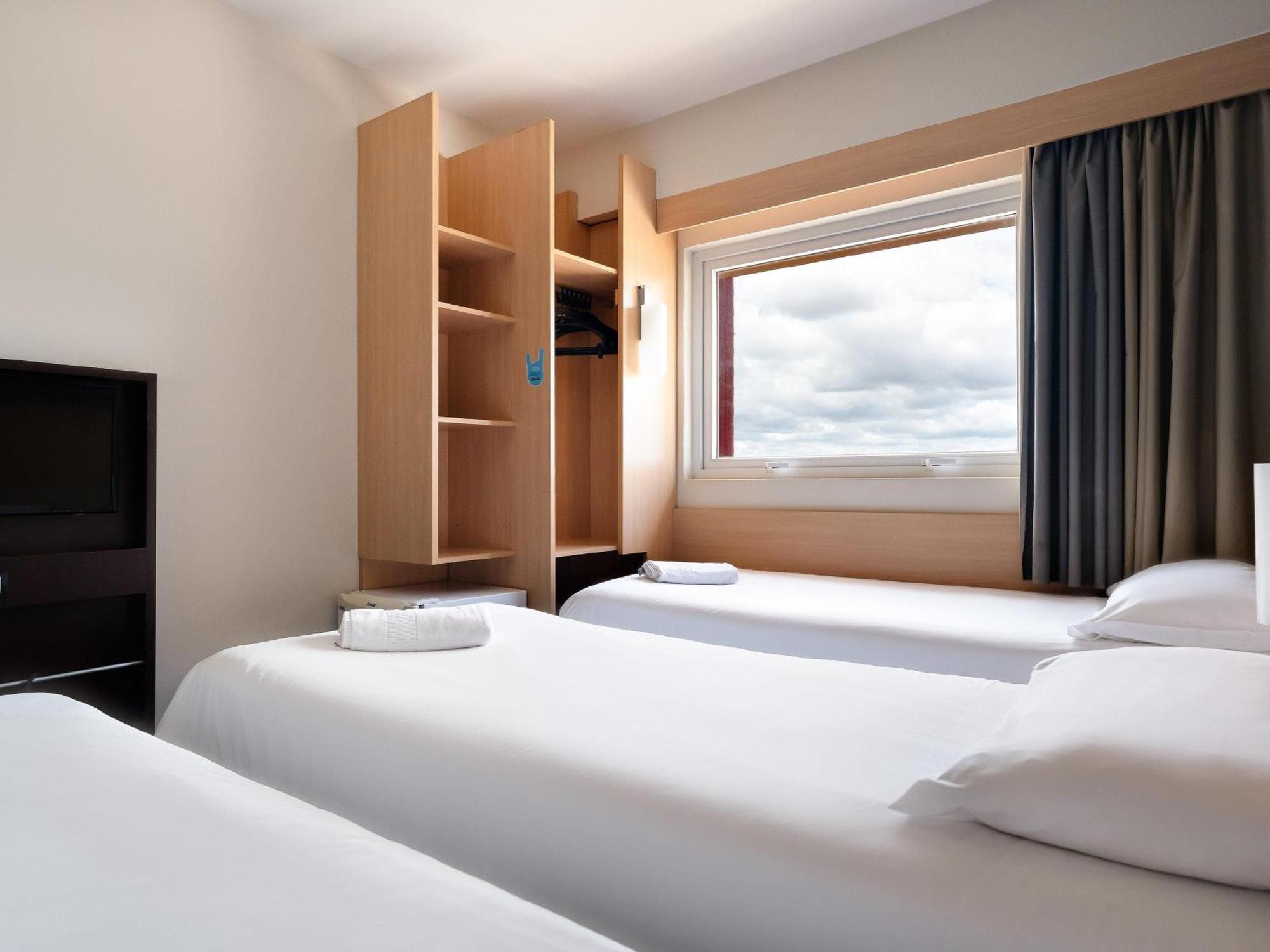 Standard Room Three Single Beds