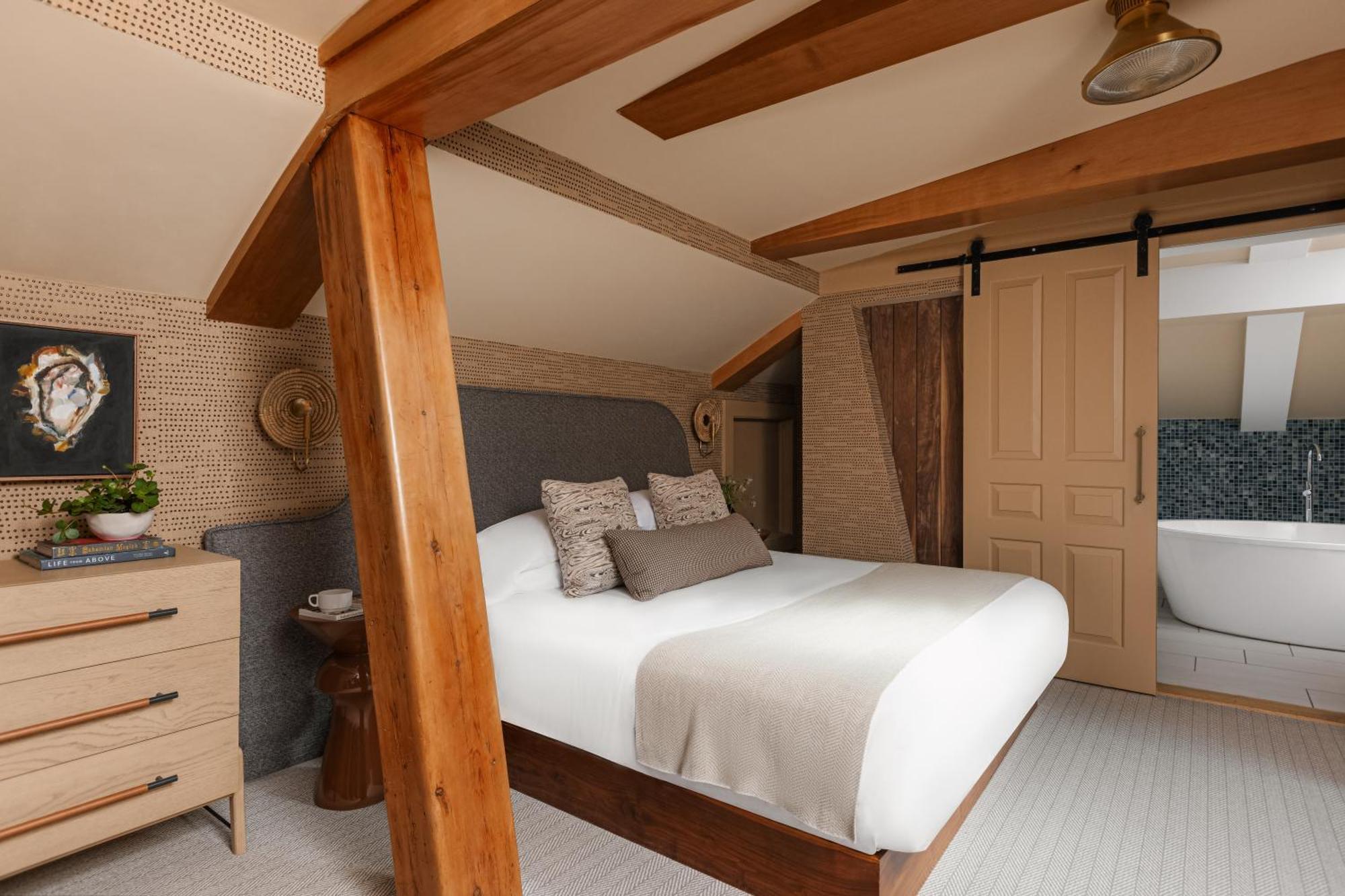 Deluxe King Suite