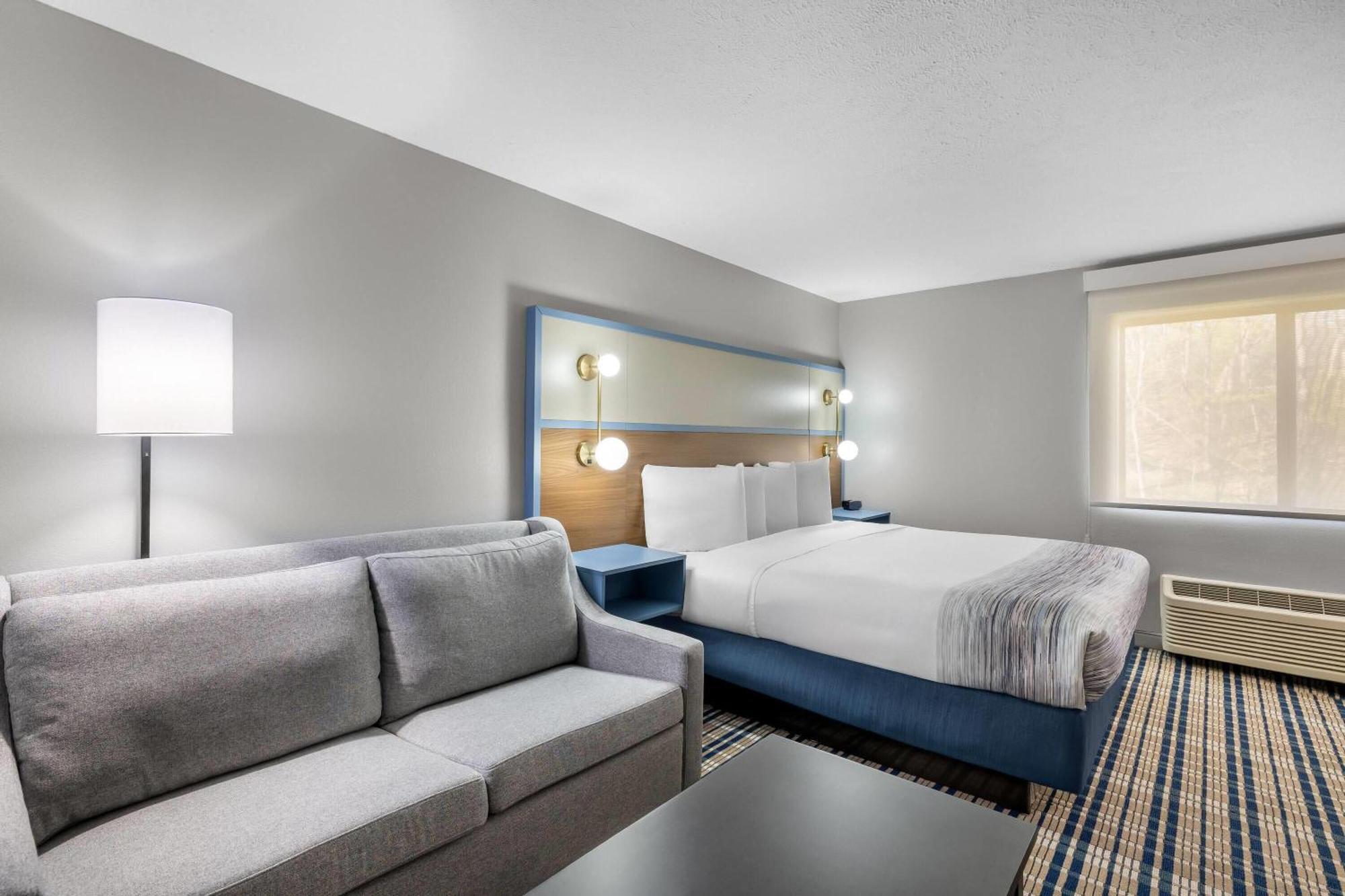 King Suite Jetted Tub Non-Smoking