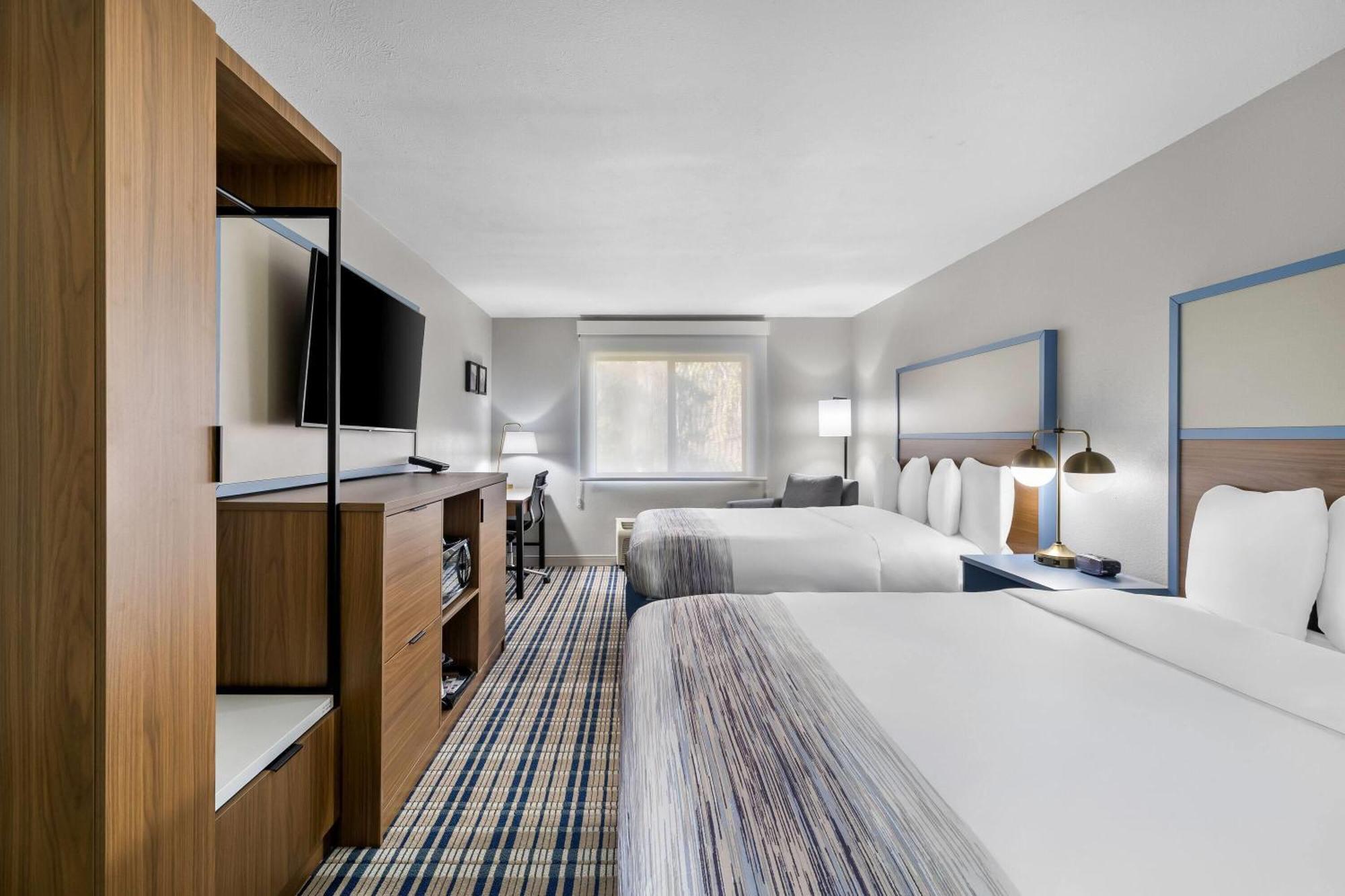 Queen Room Two Queen Beds Non-Smoking