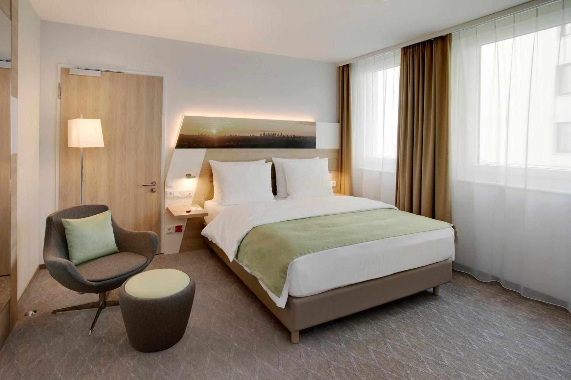 Standard Queen Room Accessible