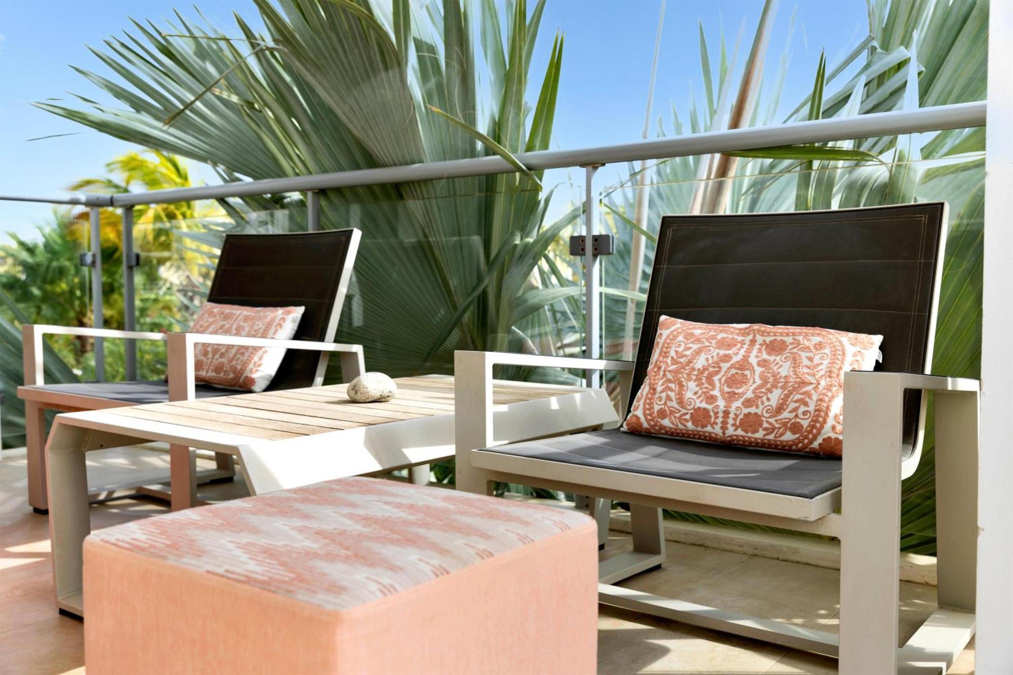 One-Bedroom Apartment Sofa Bed