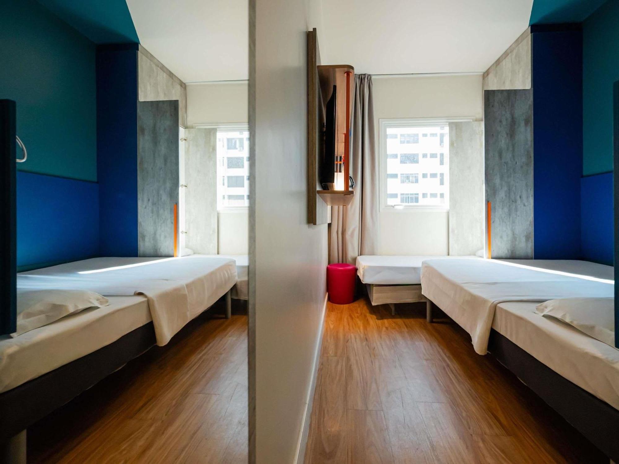 Apartment a double bed a built single bed