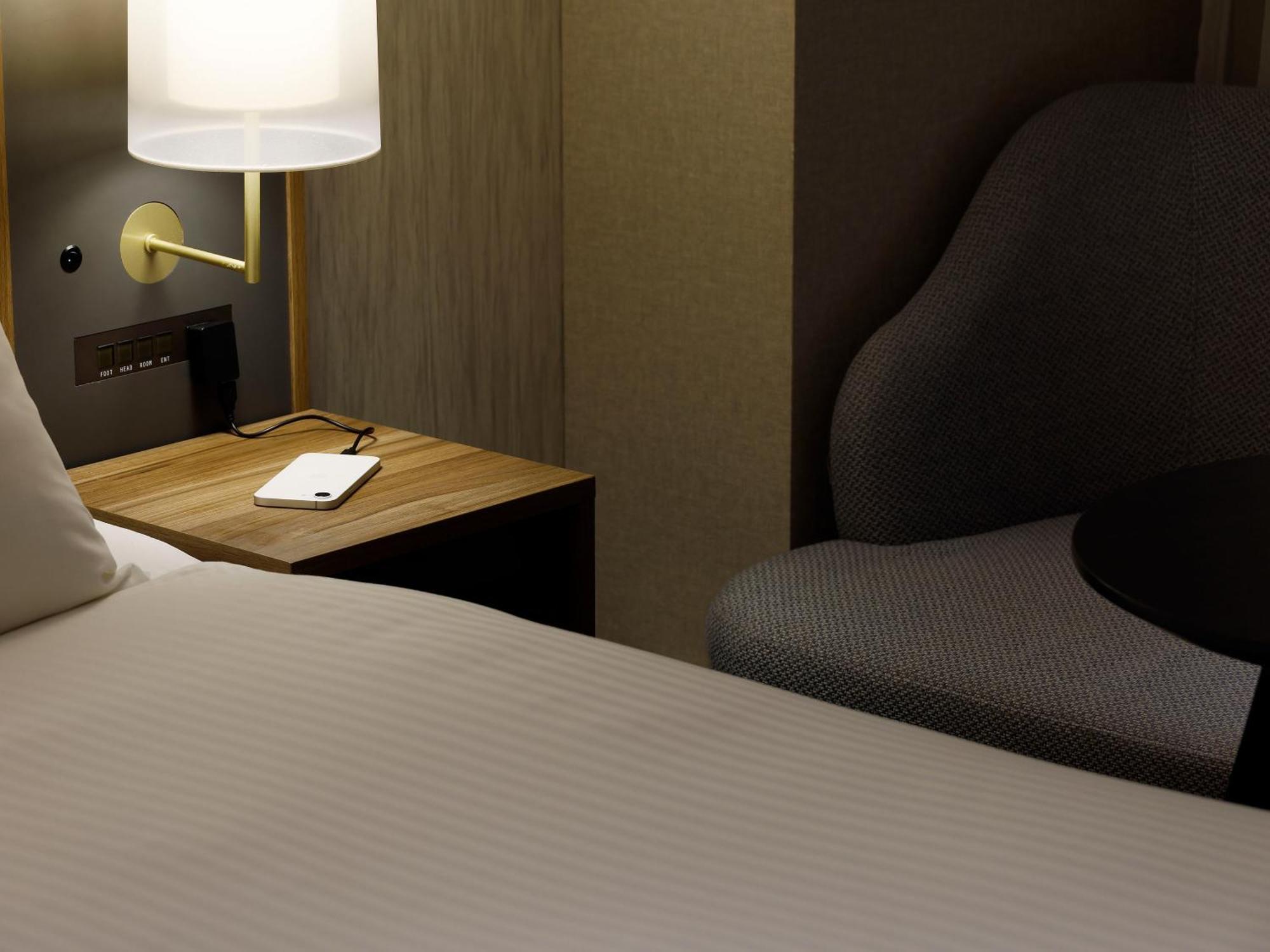Standard Double Room Desk