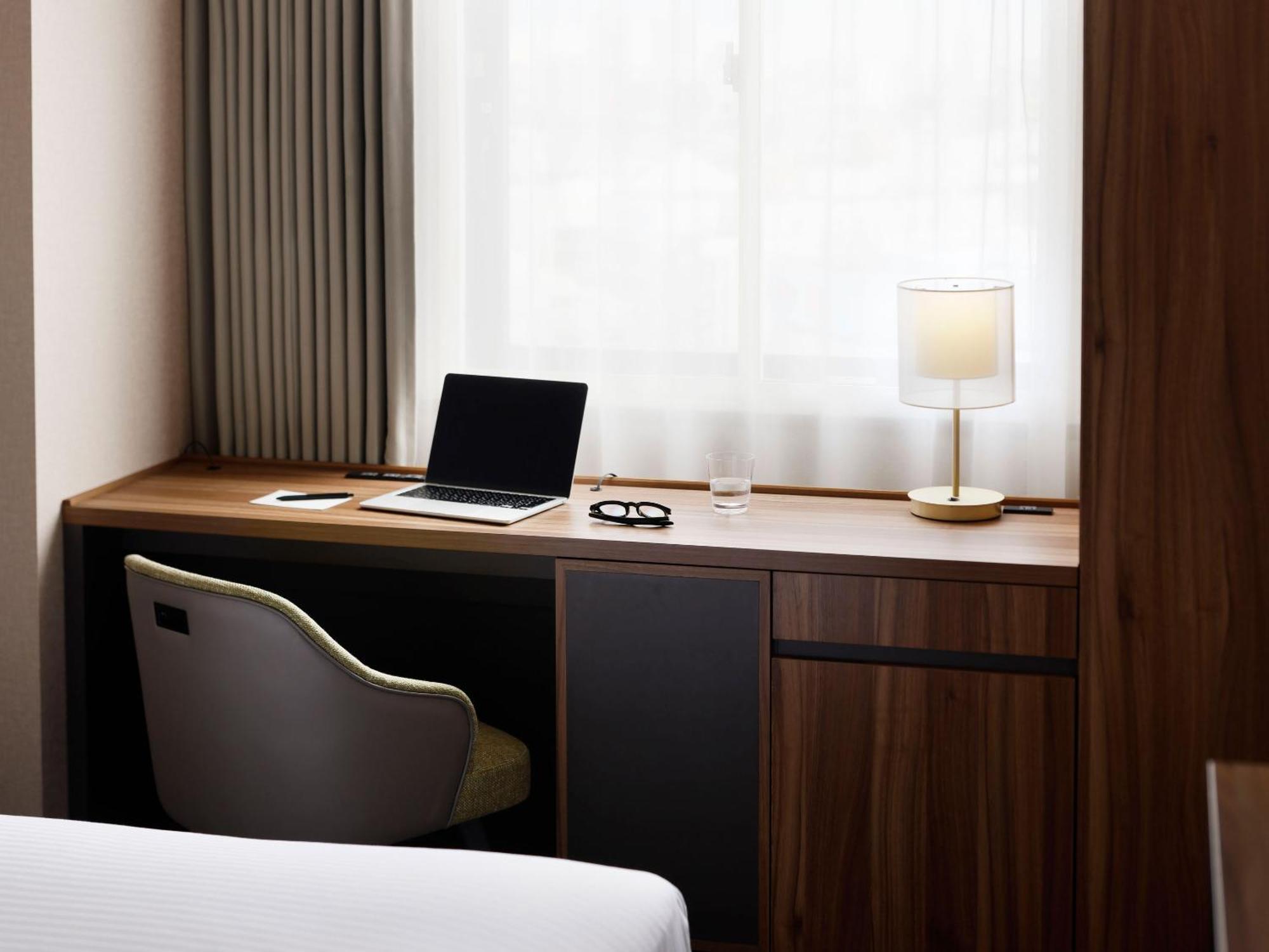 Standard Double Room Desk