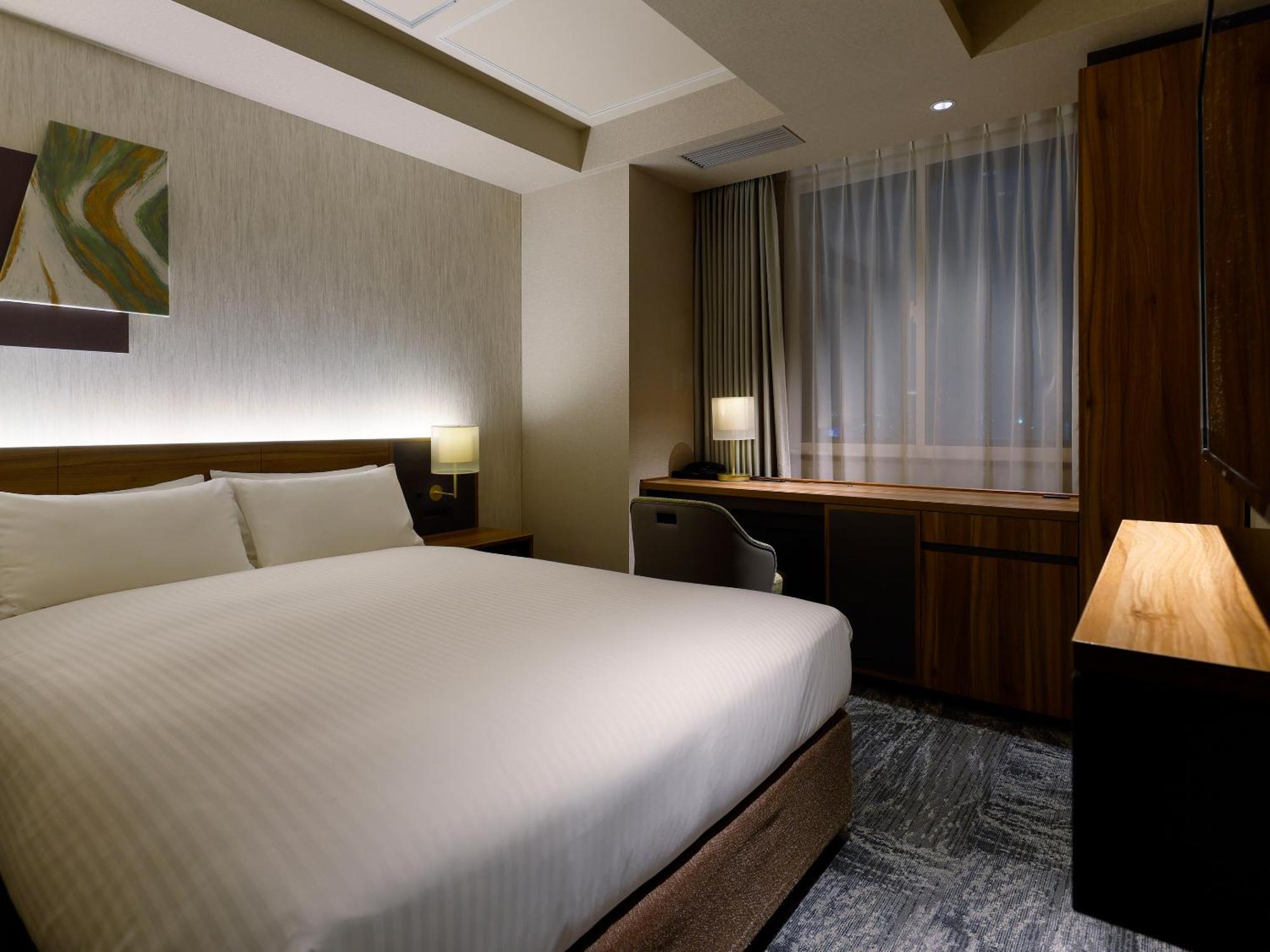 Standard Double Room Desk