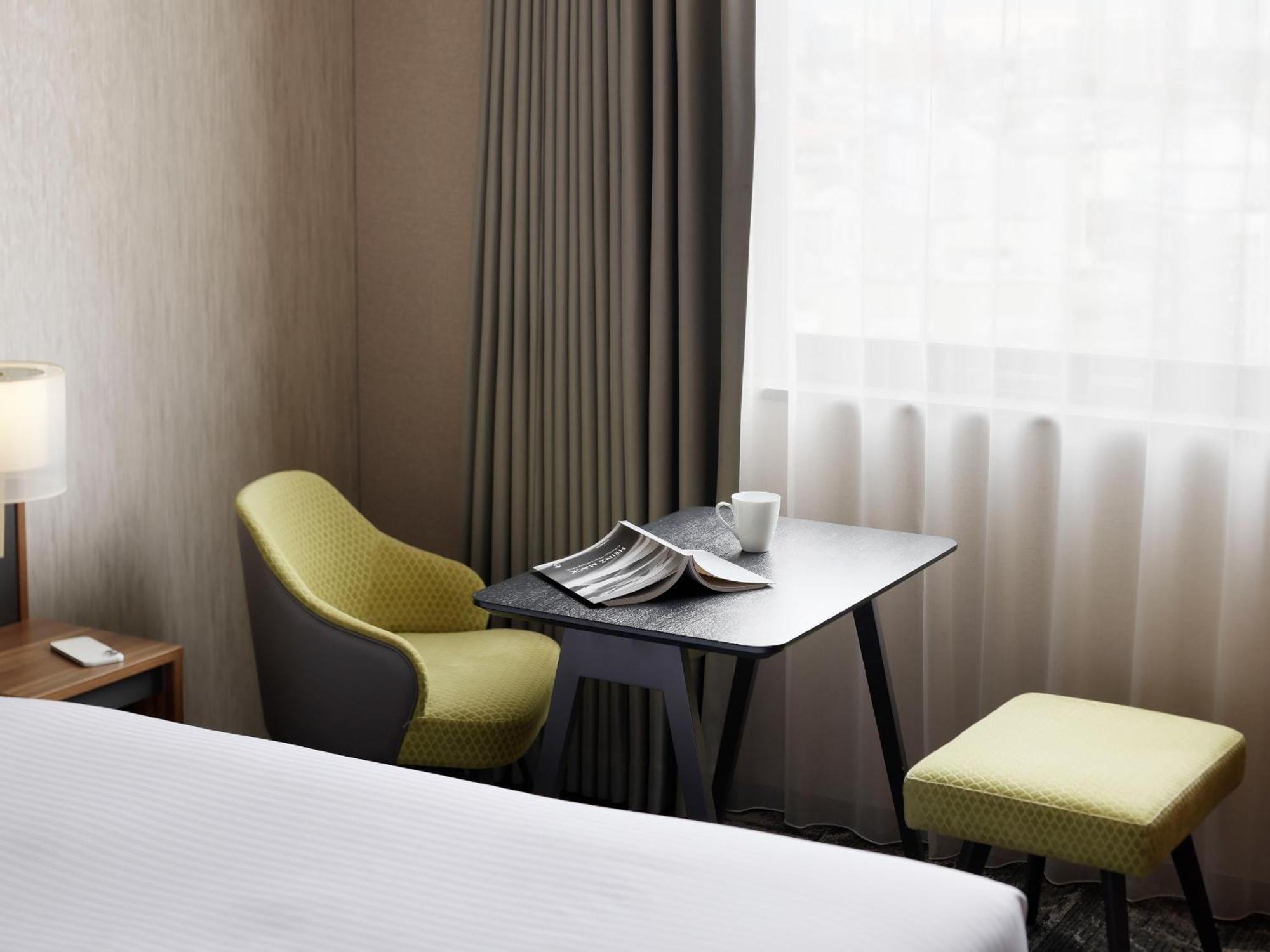 Standard Double Room Table