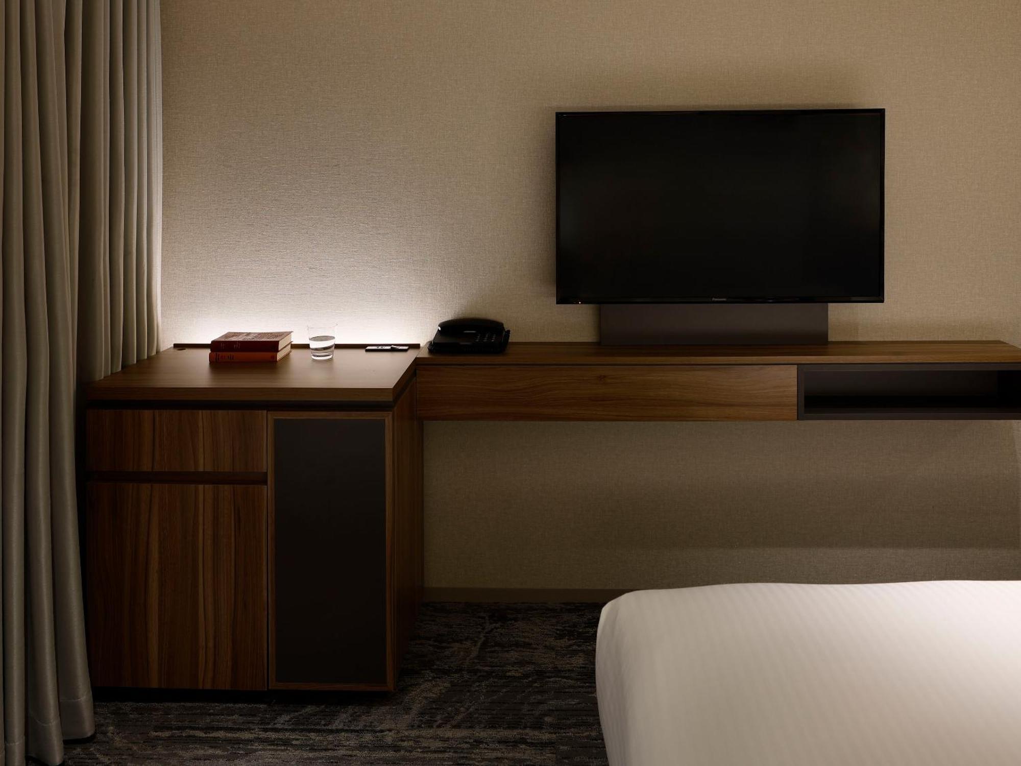 Standard Double Room Desk