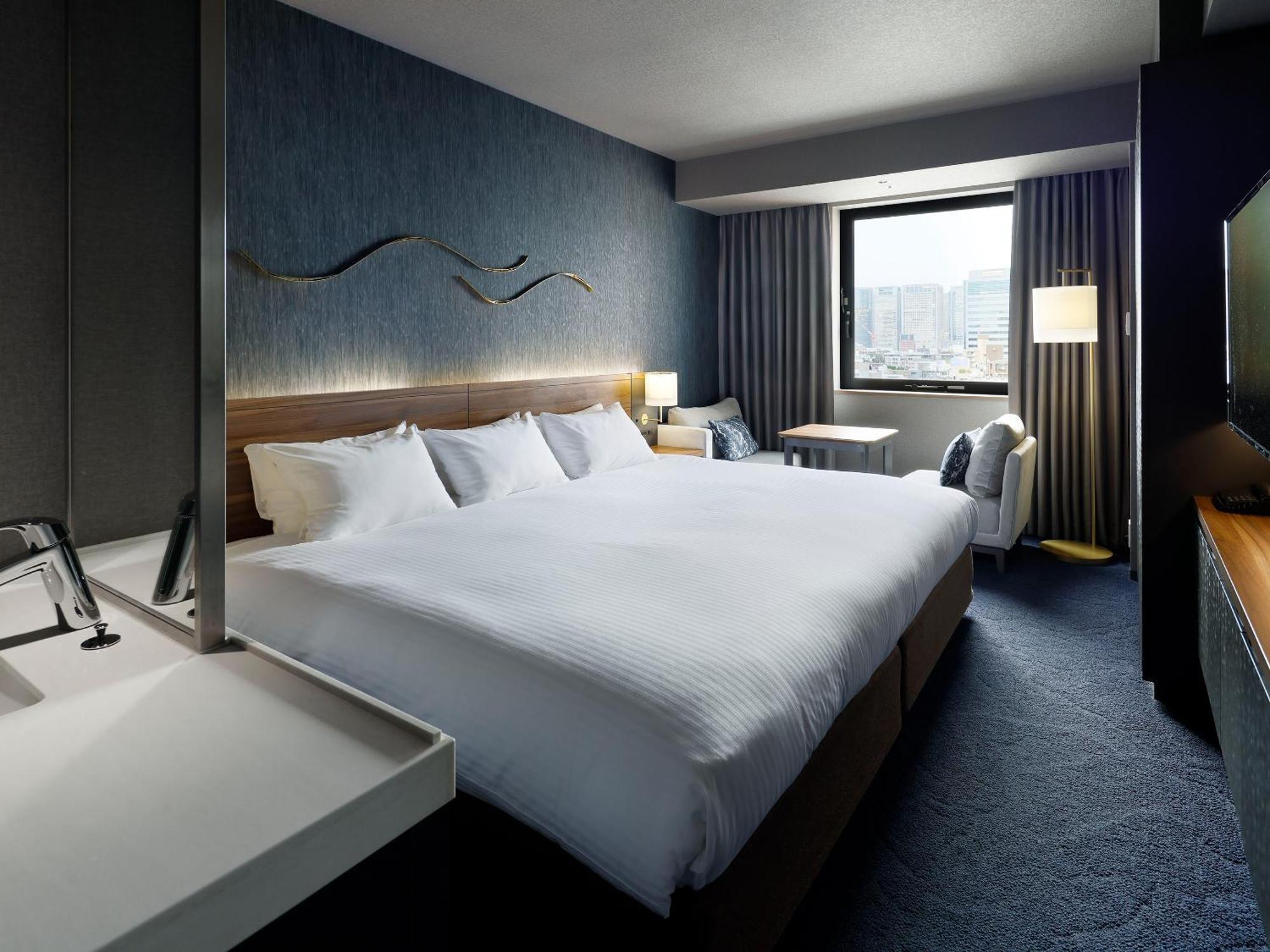 Superior Wide King Room