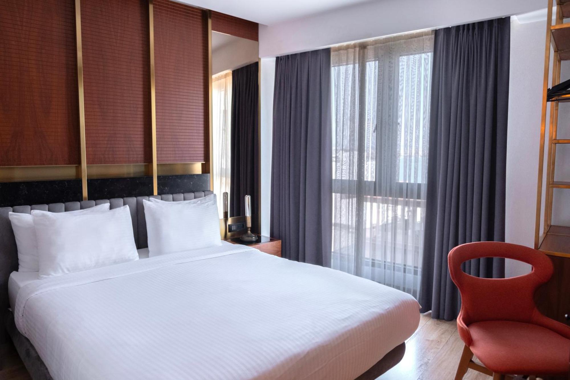 Premier Single Room