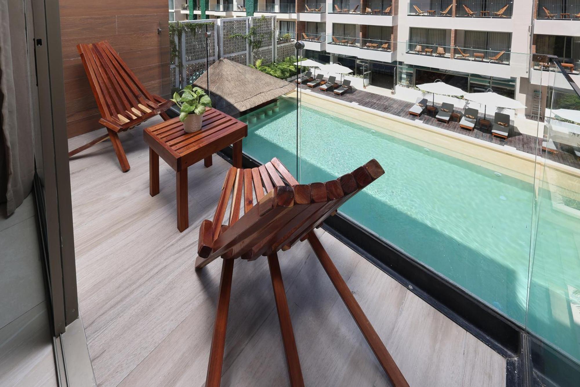 Standard King Room Pool View