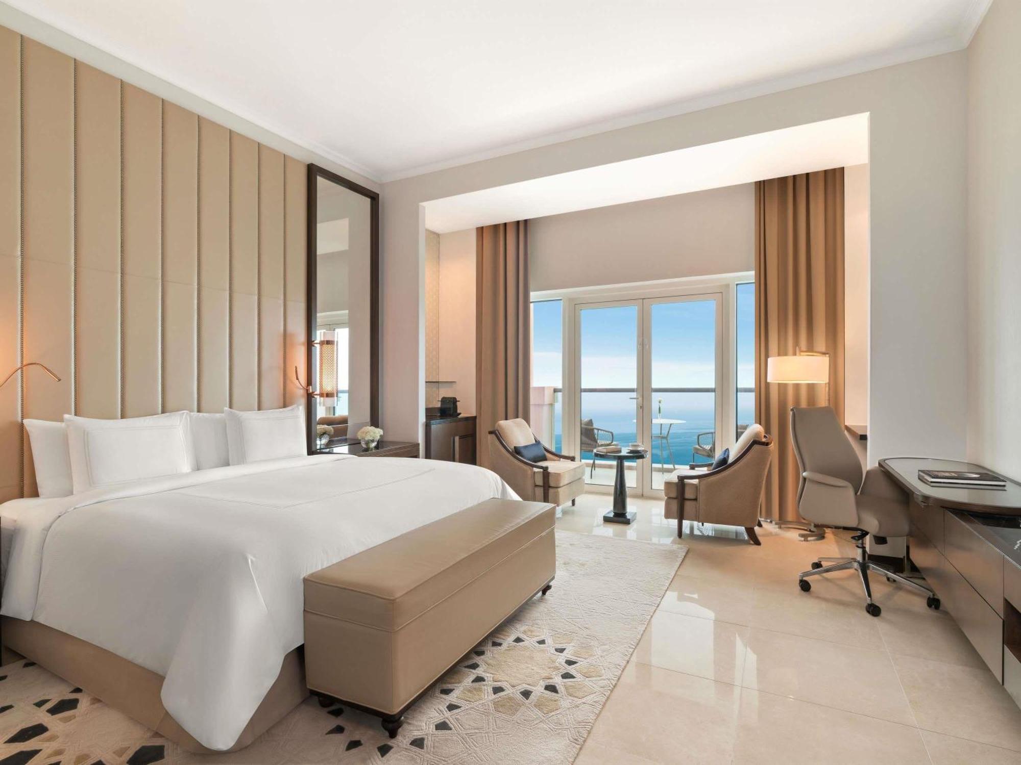 Premium Room Corniche View Balcony