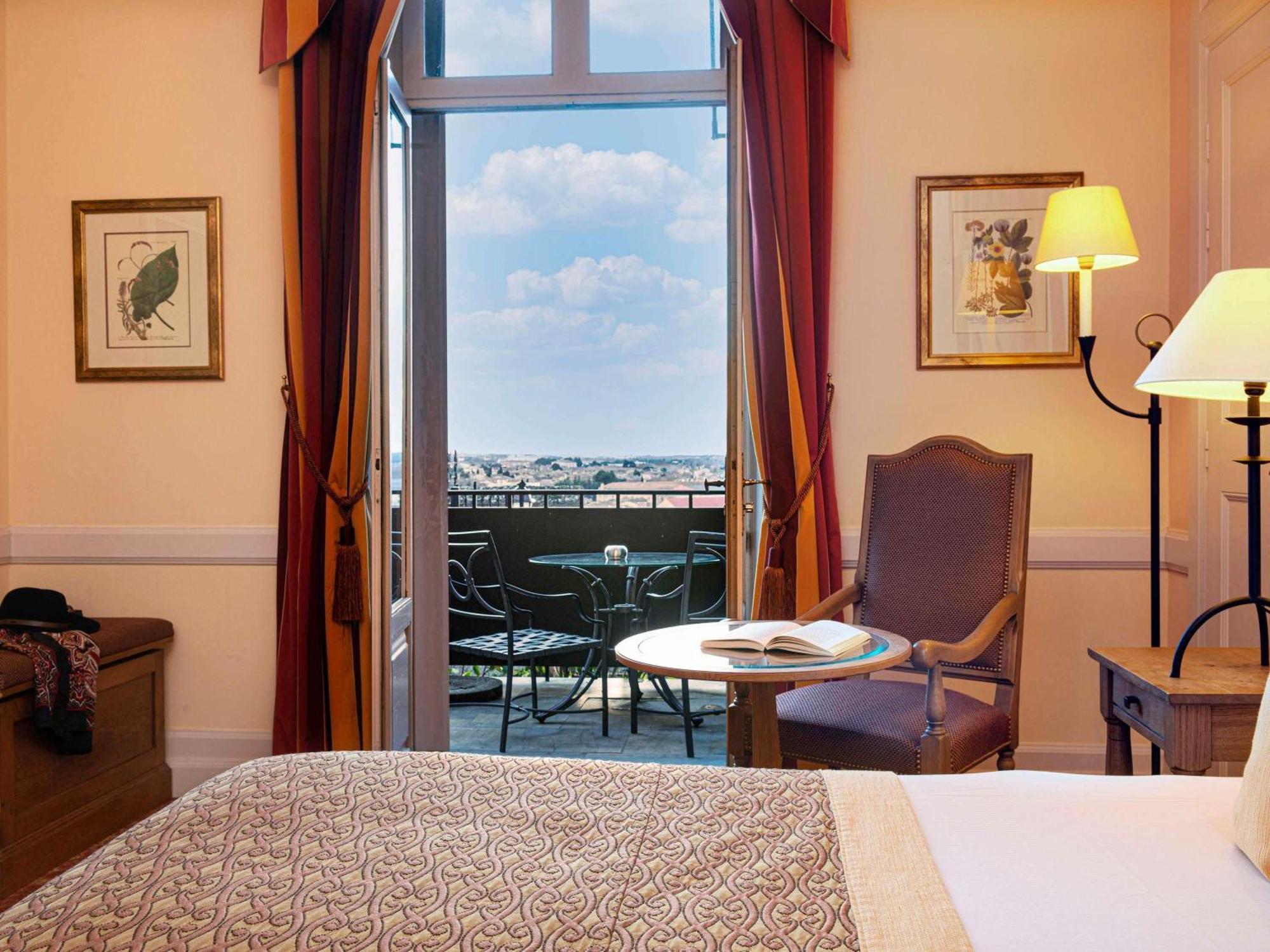 Superior King Room Terrace Garden View