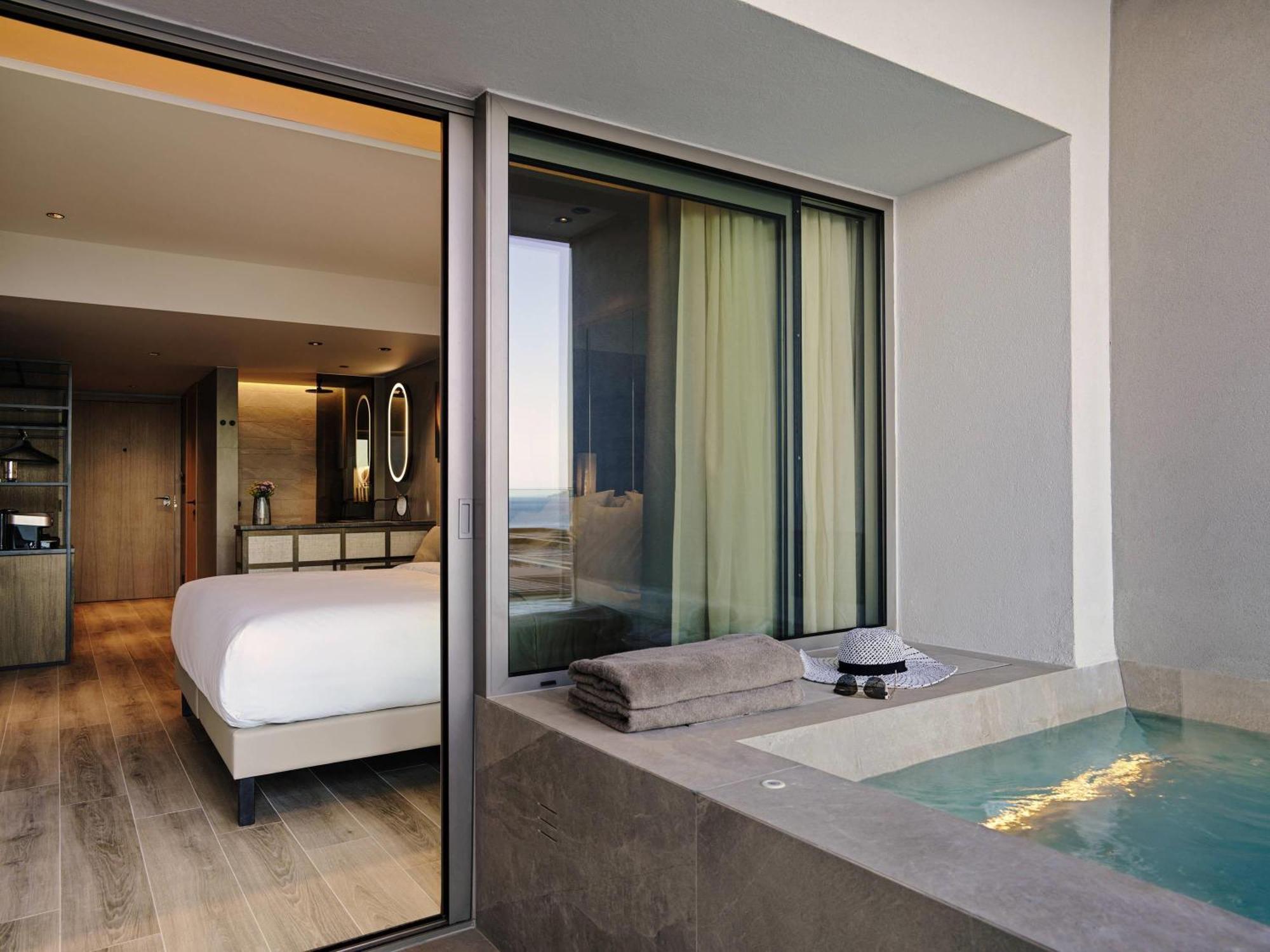 Deluxe Zimmer Retreat mit Tauchbecken und Blick auf das Atrium