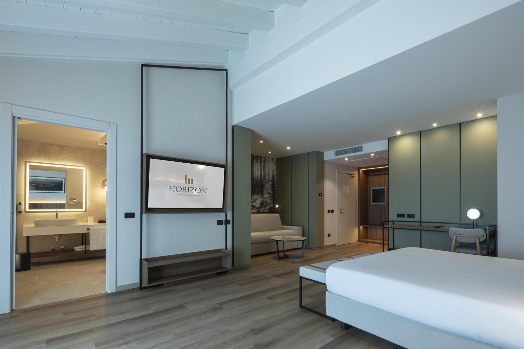 Junior Queen Suite Sofa Bed Balcony Spa Access