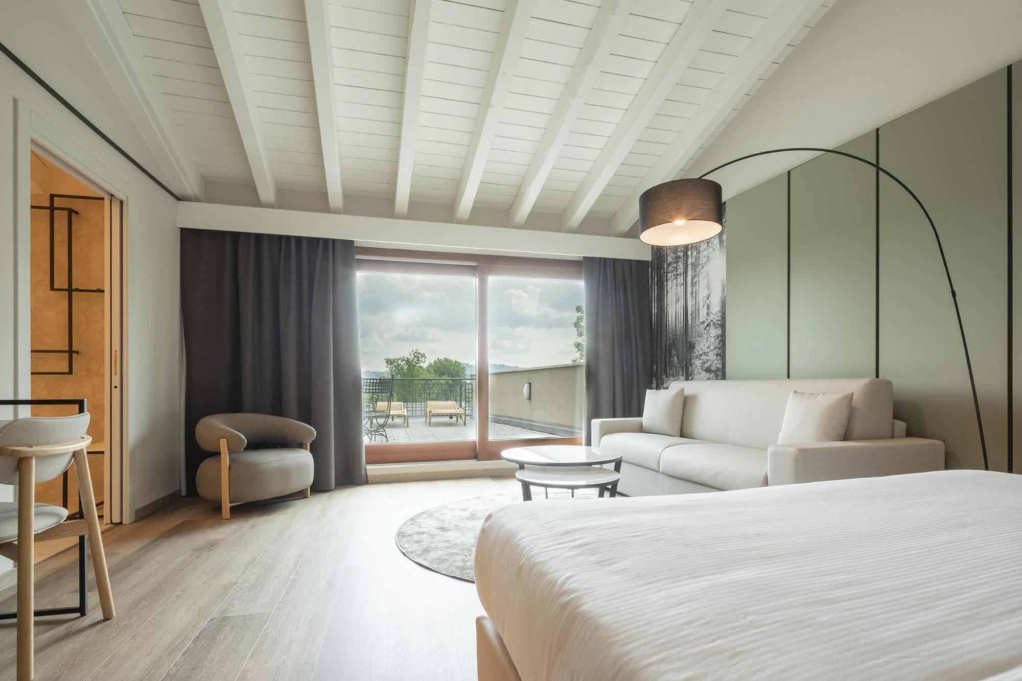 Junior Queen Suite Sofa Bed Balcony Spa Access