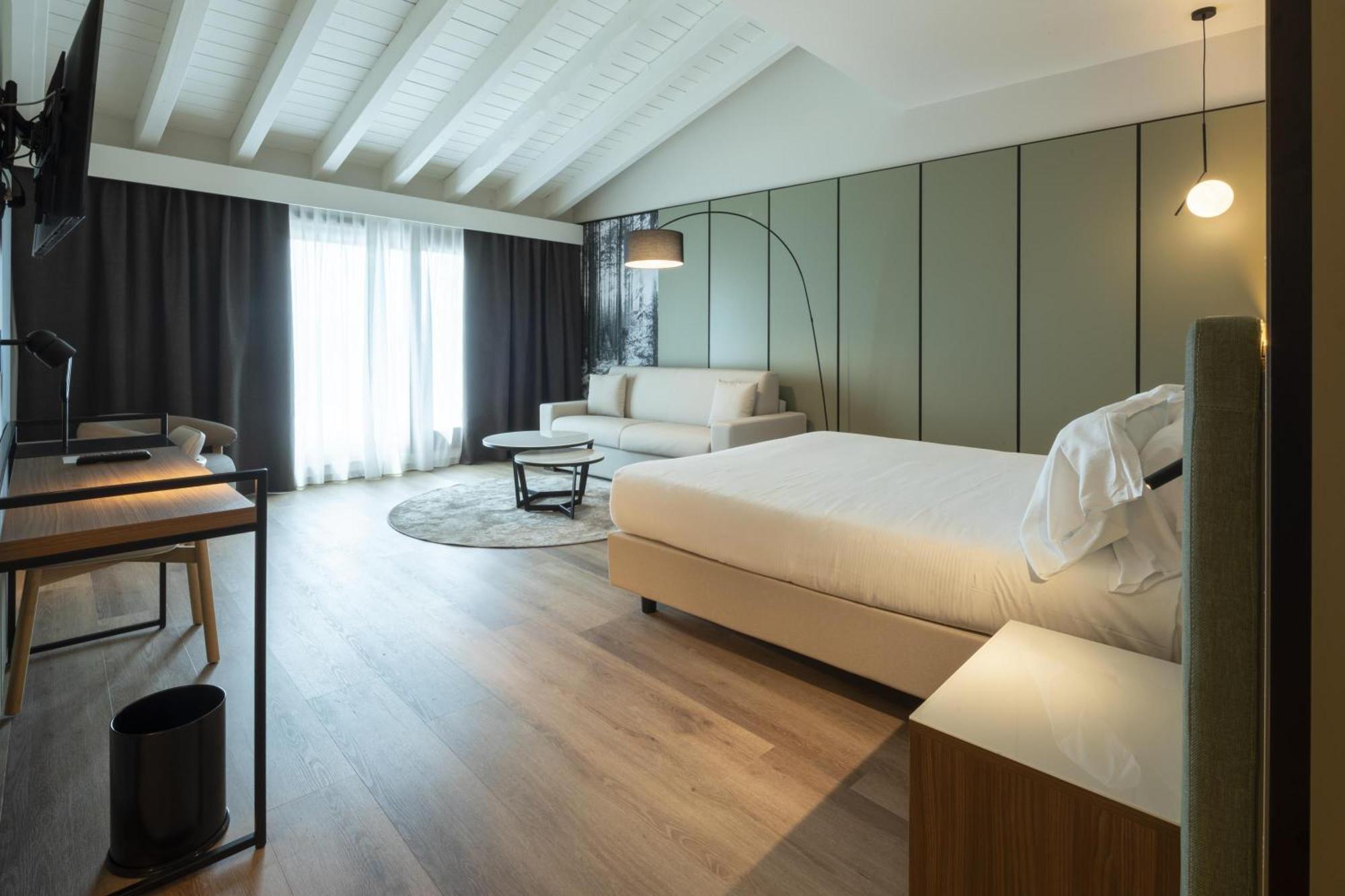 Junior Queen Suite Sofa Bed Balcony Spa Access