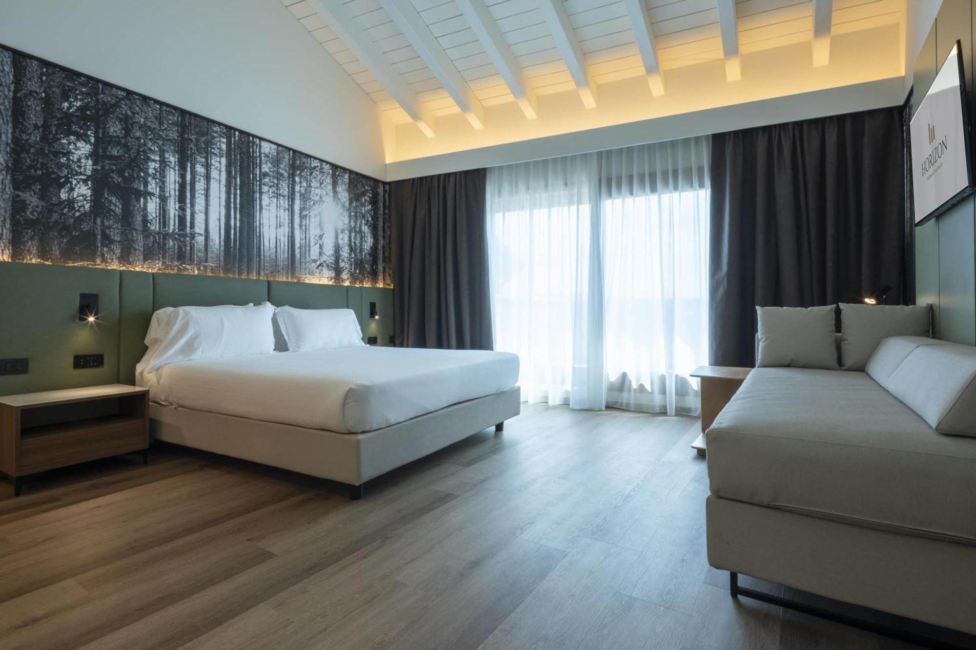 Superior Room One Queen Bed One Single Bed Balcony Lake View Spa Access