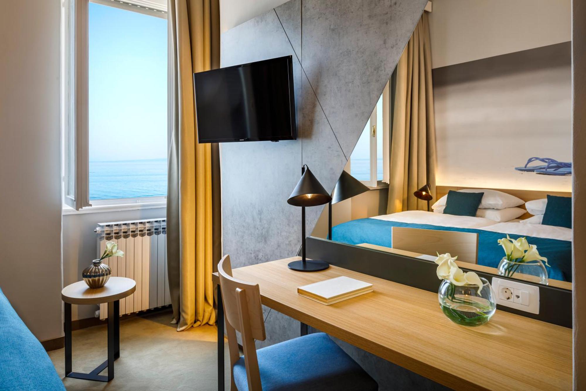 Standard Twin Room Sea View