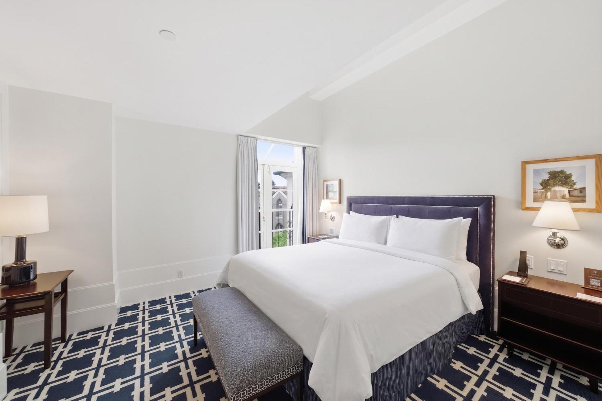 Deluxe King Suite