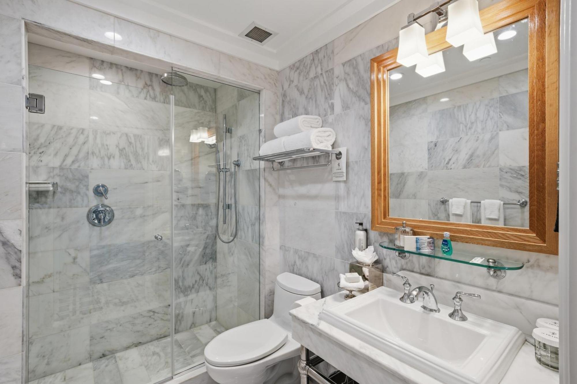 Deluxe King Suite