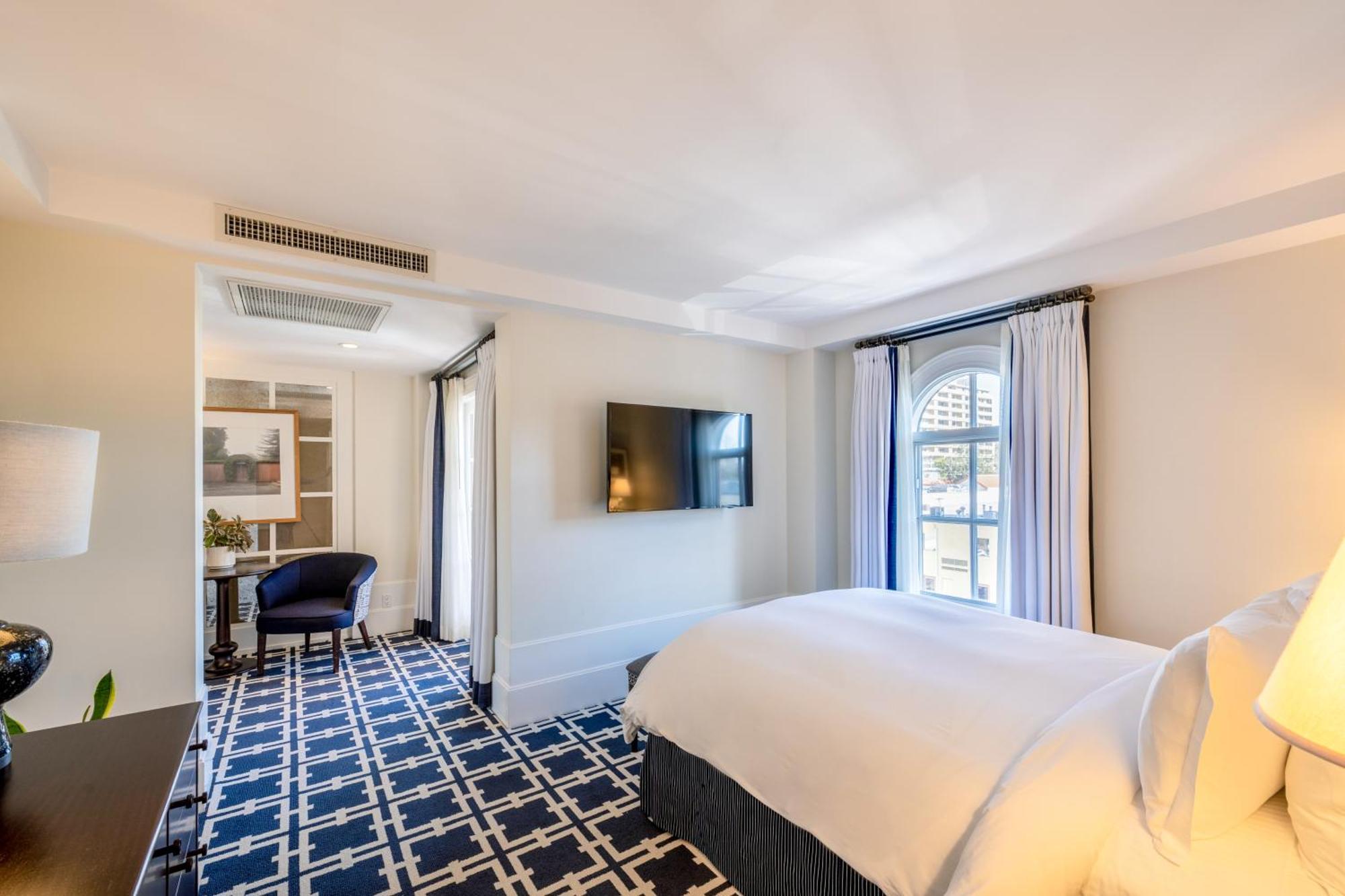 Deluxe Queen Room