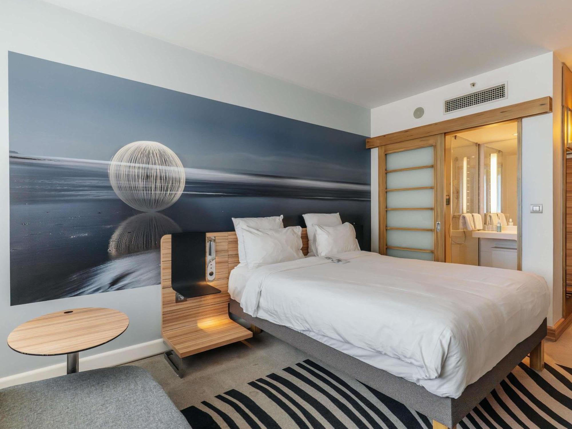 Superior Queen Room Sofa Sea View