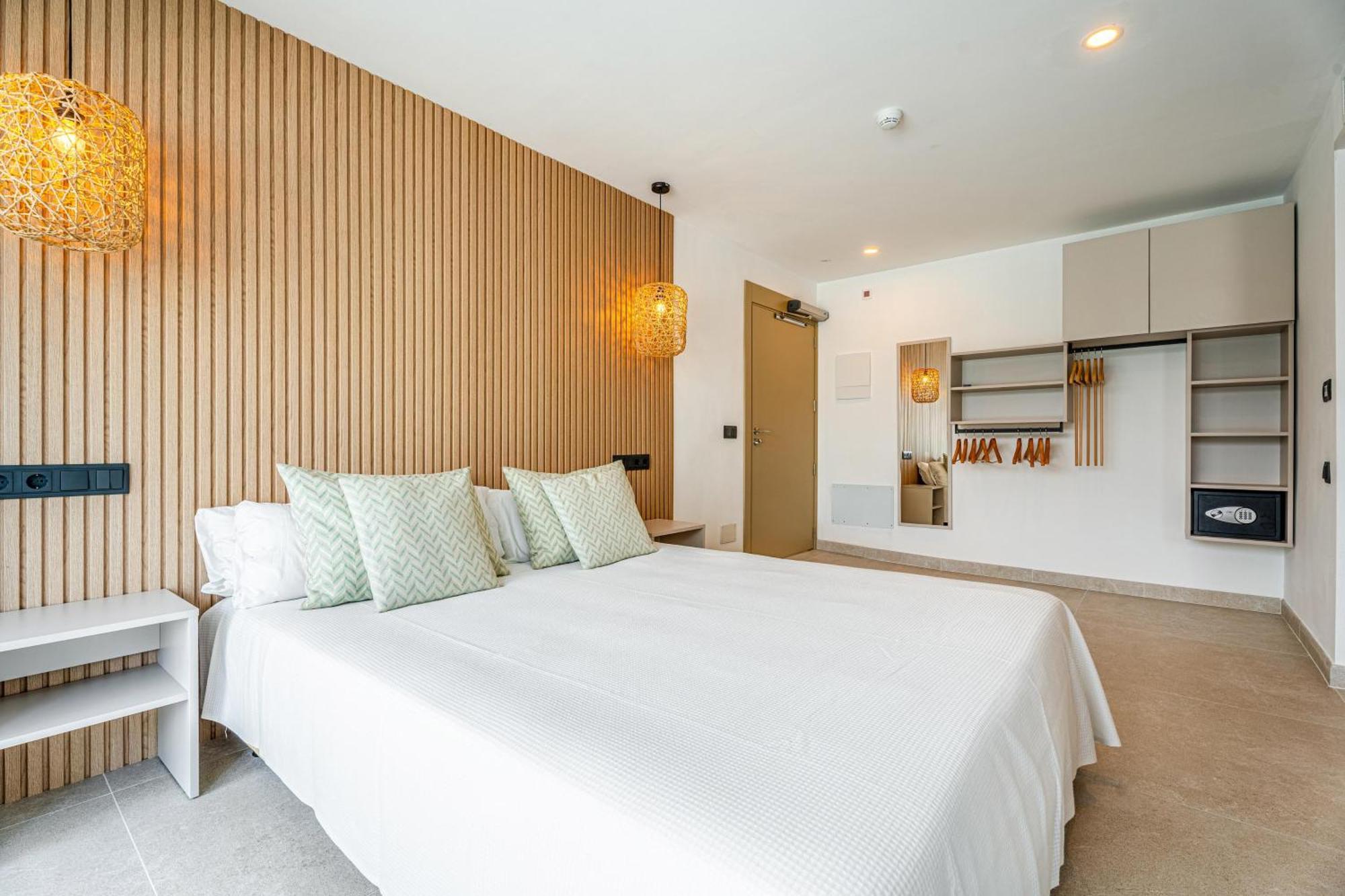 Universal Suite