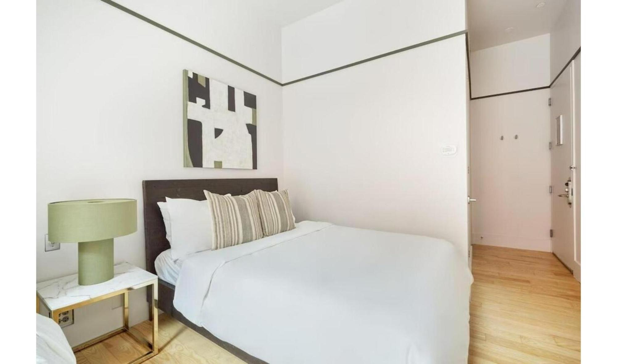 Deluxe Room 1 King Bed Sofa Bed Non-Smoking