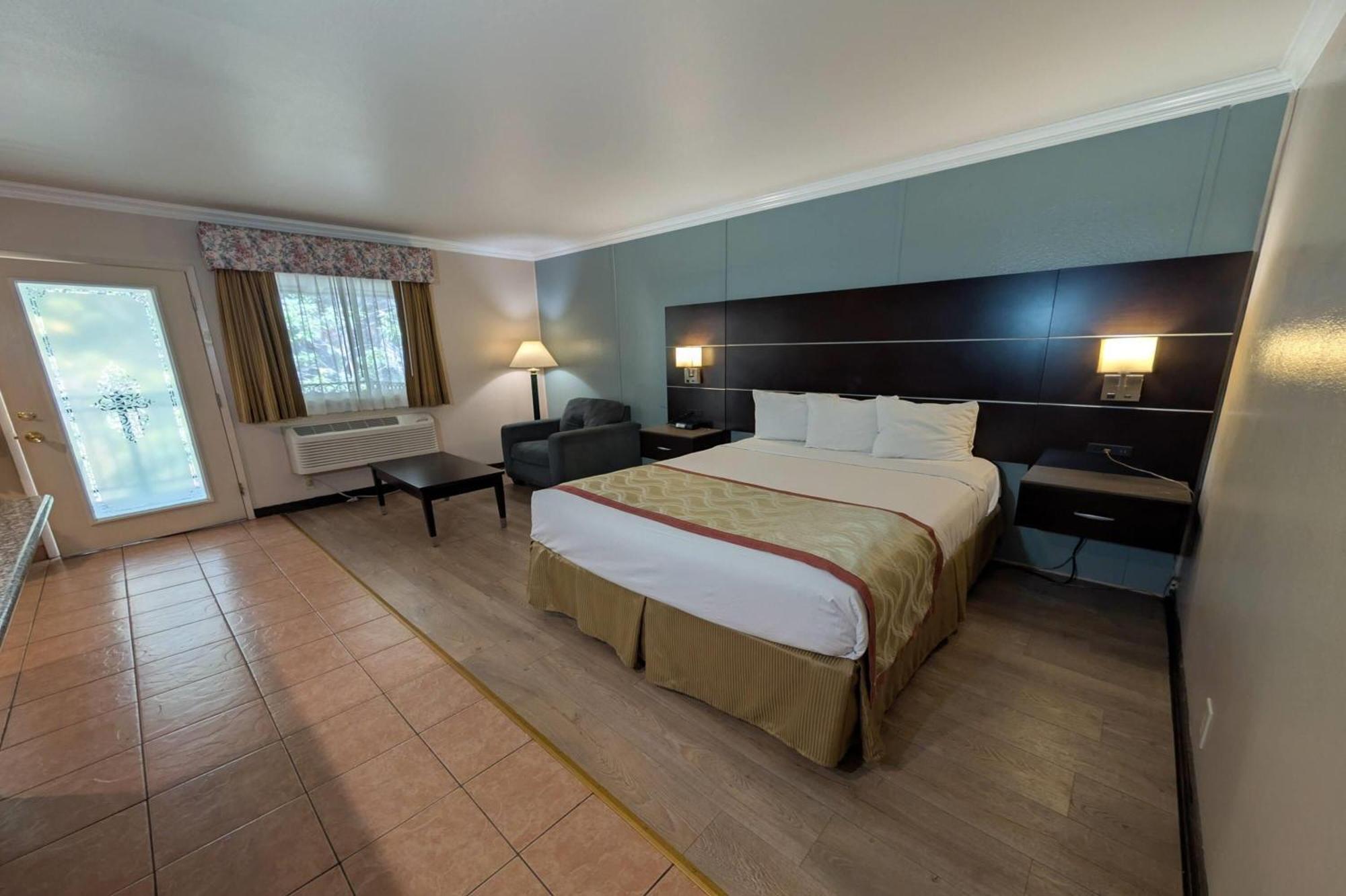One-Bedroom Suite One King Bed One Queen Bed Non-Smoking