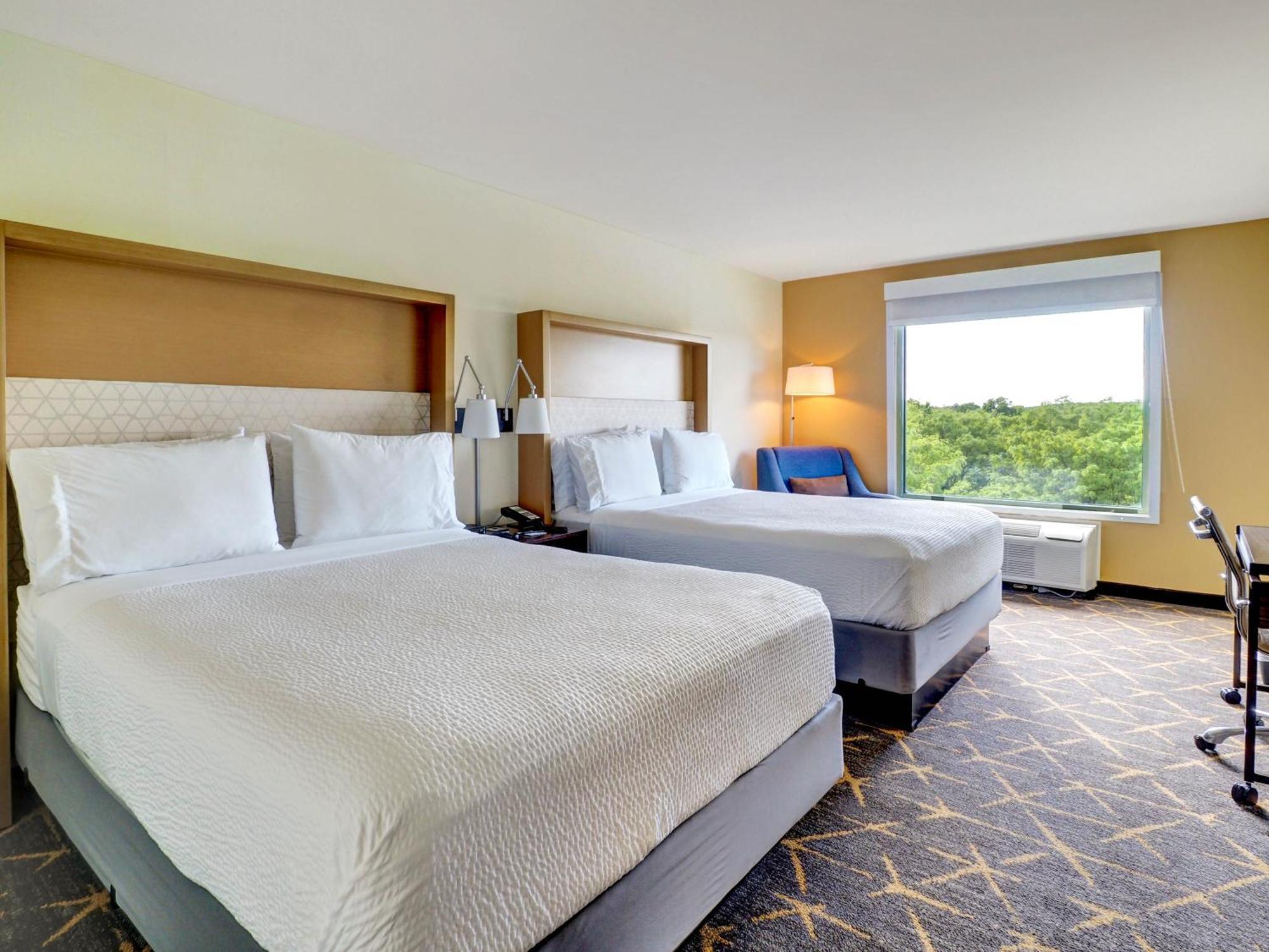 Standard Queen Room with Two Queen Beds and Courtyard View