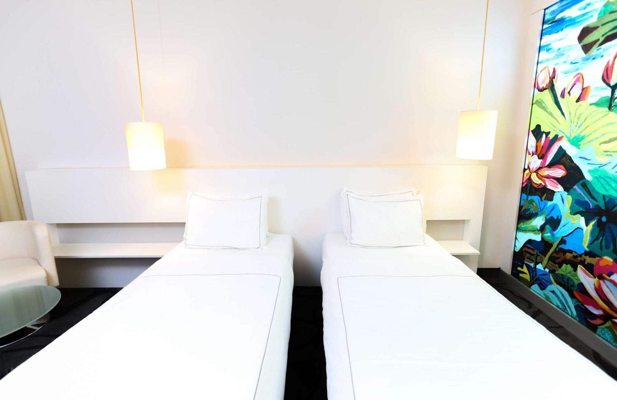 Art Tweepersoonskamer met 2 Aparte Bedden