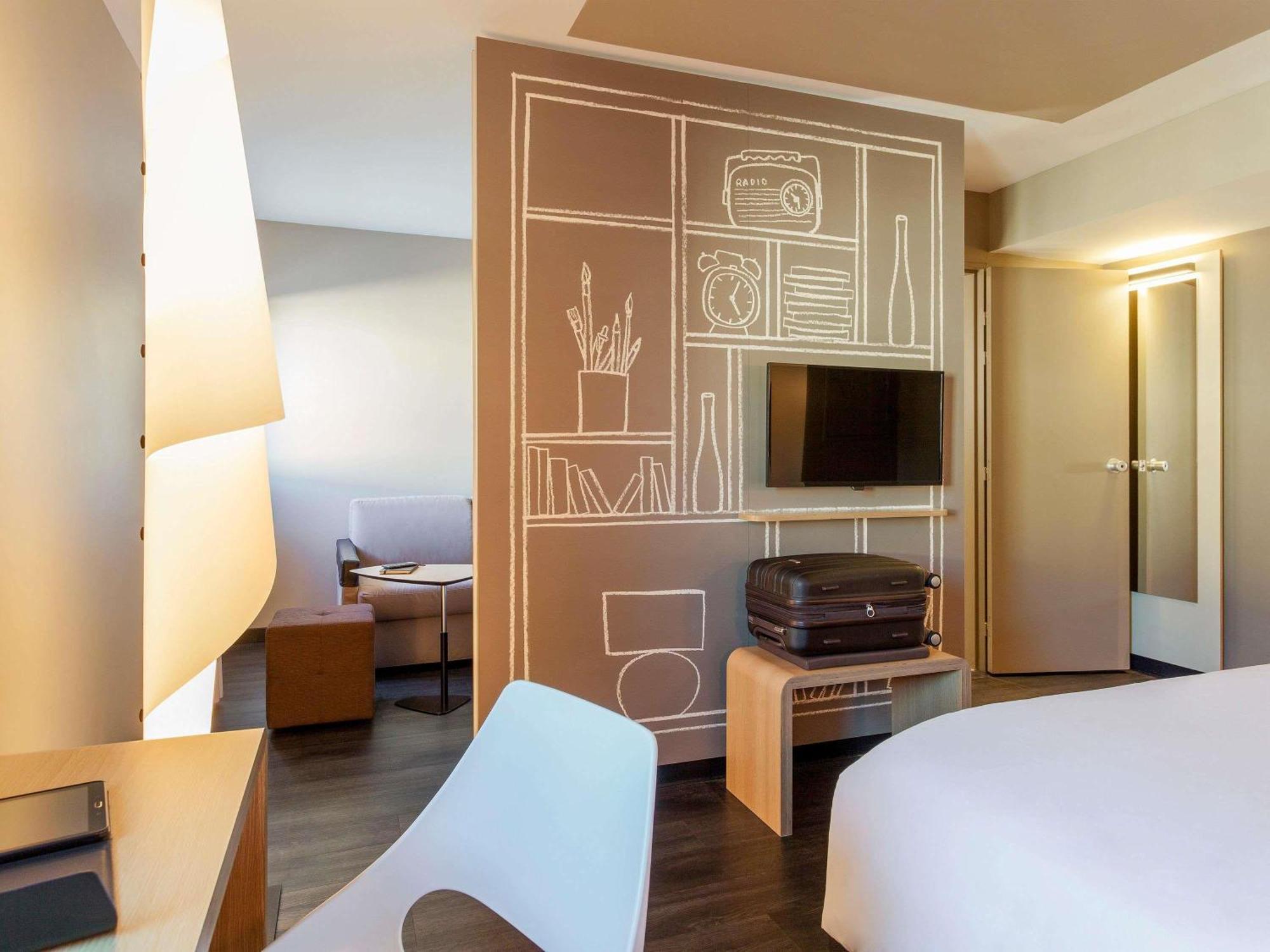 Suite One Double-Size Sweet Bed