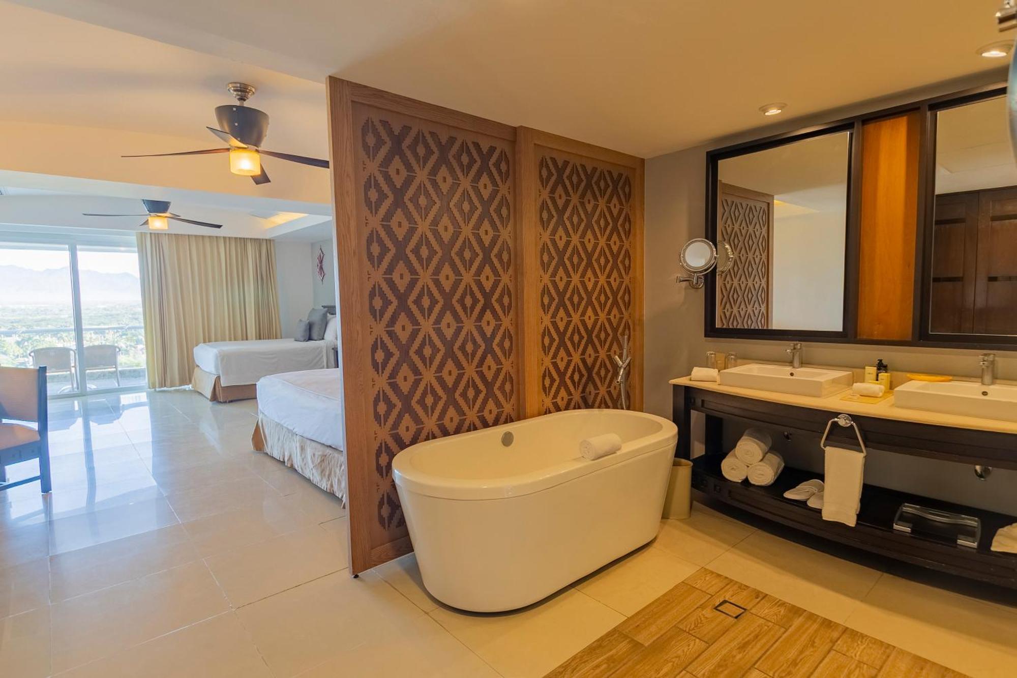 Junior Suite Mountain View 1 King