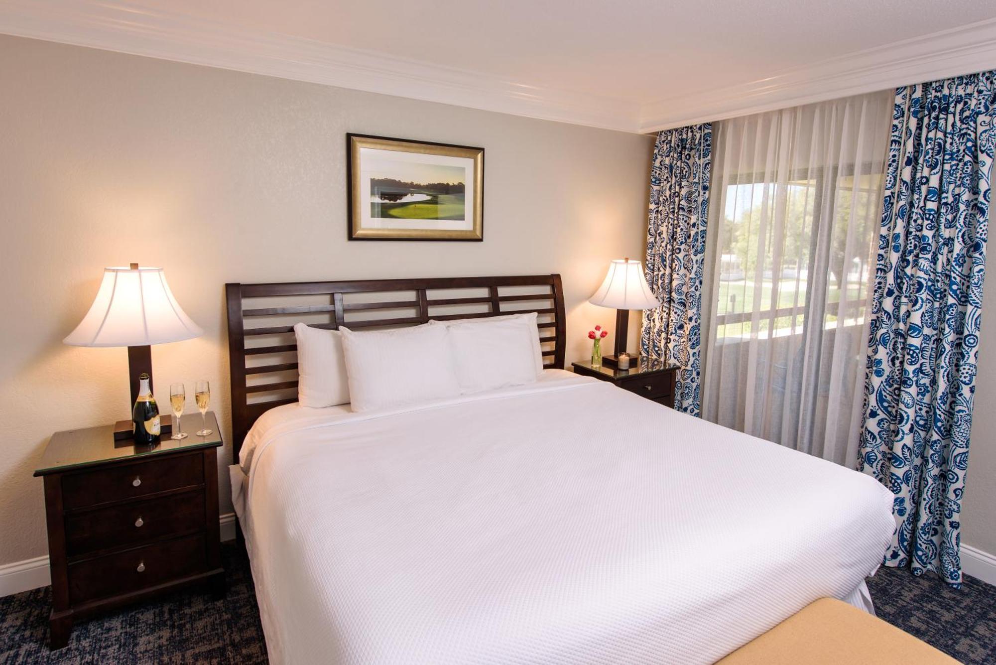 1 Bedroom Deluxe King Suite