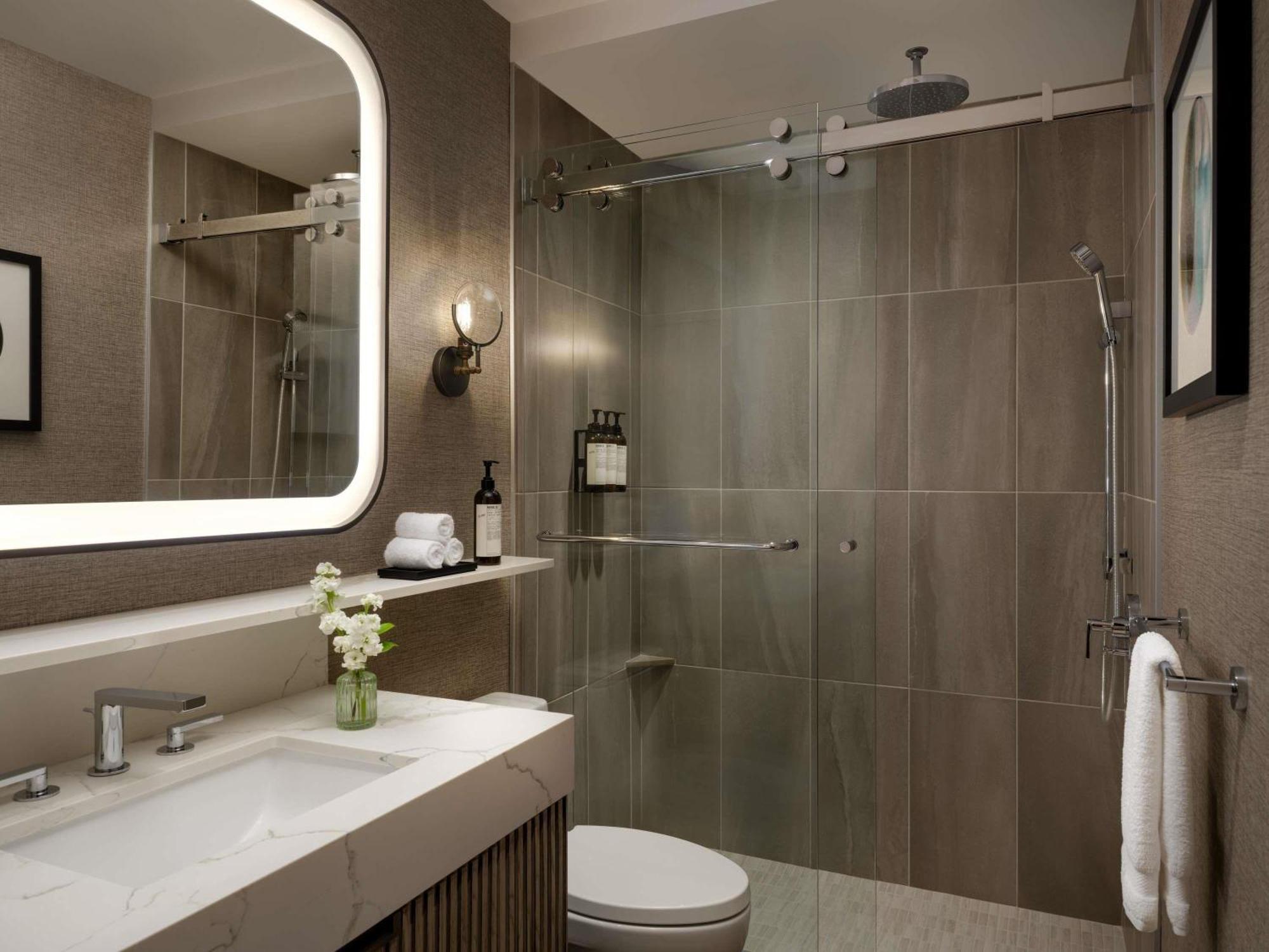 Premier Deluxe King Room