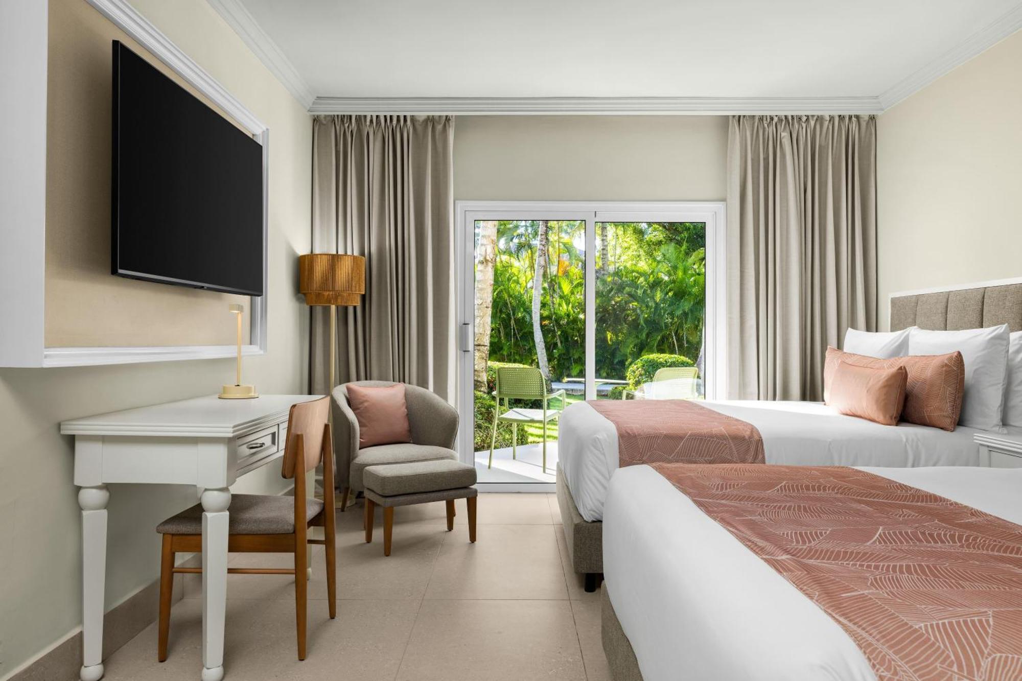 Standard Queen Room with Two Queen Beds and Tropical View