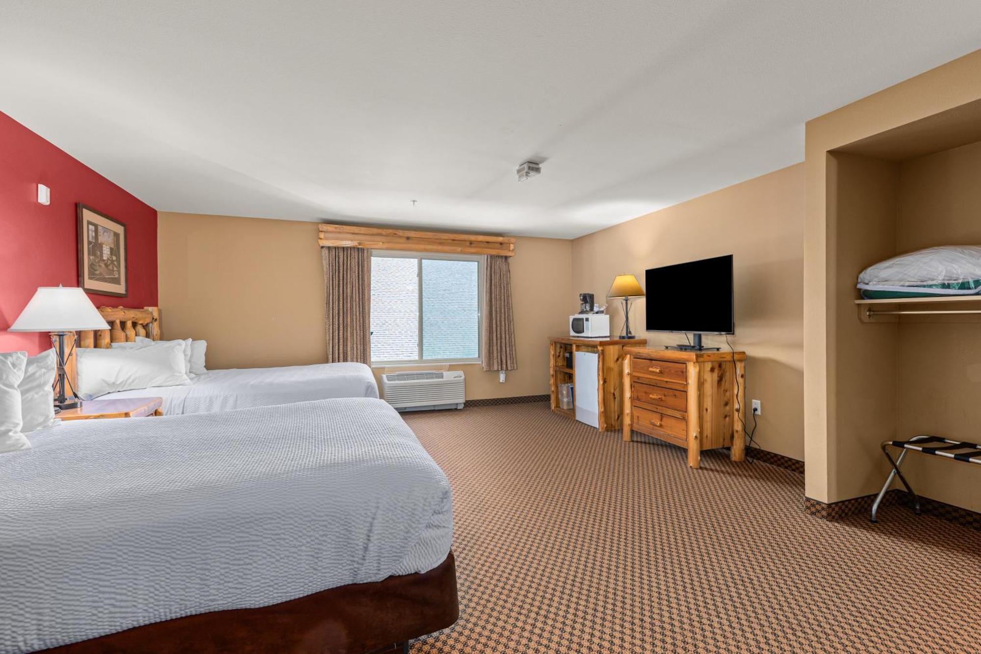 Queen Room Two Queen Beds Bathtub w or Grab Bars Mobility Accessible or Non-Smoking