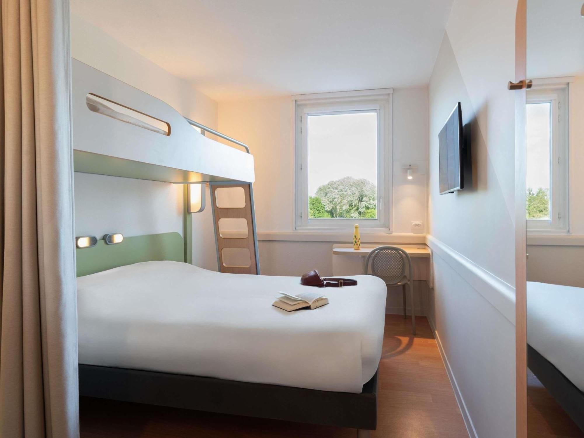 ROOM 1 double bed 1 bunk bed