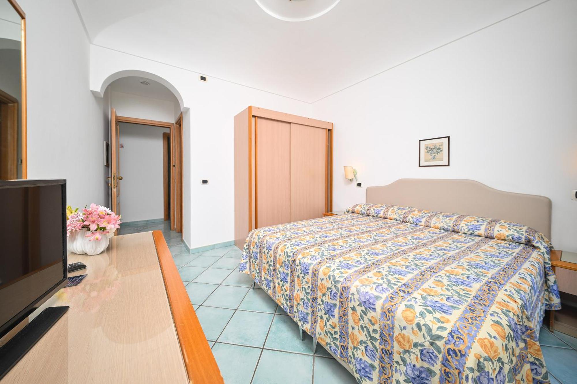 Double or Twin Room Sea View