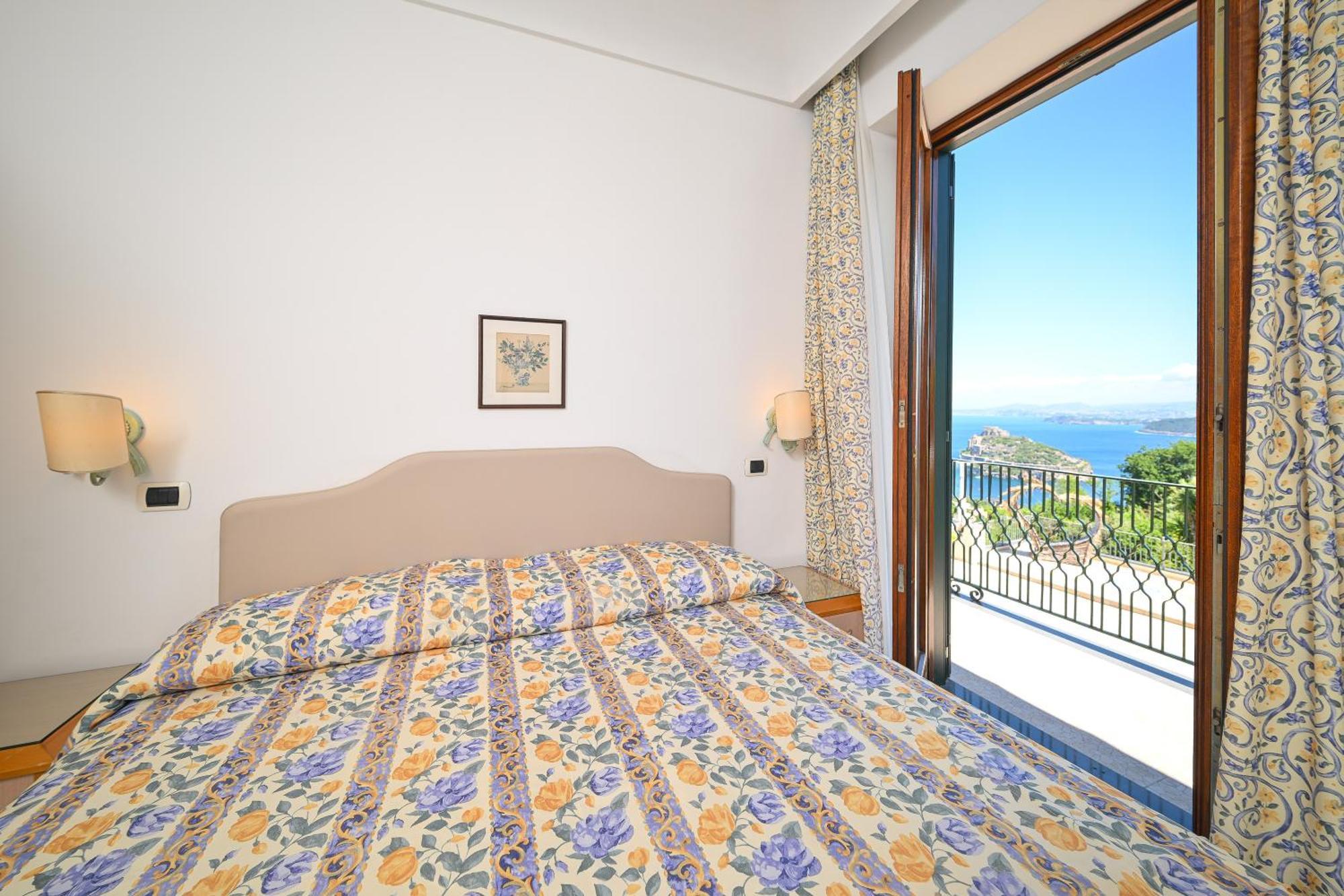 Double or Twin Room Sea View
