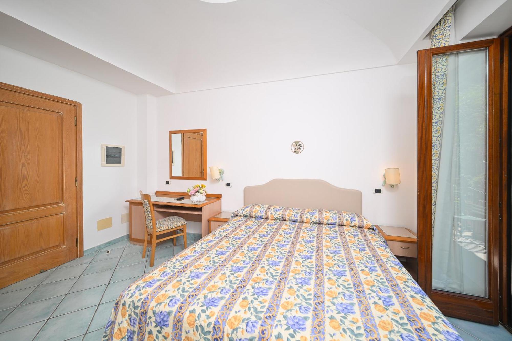 Double or Twin Room Sea View