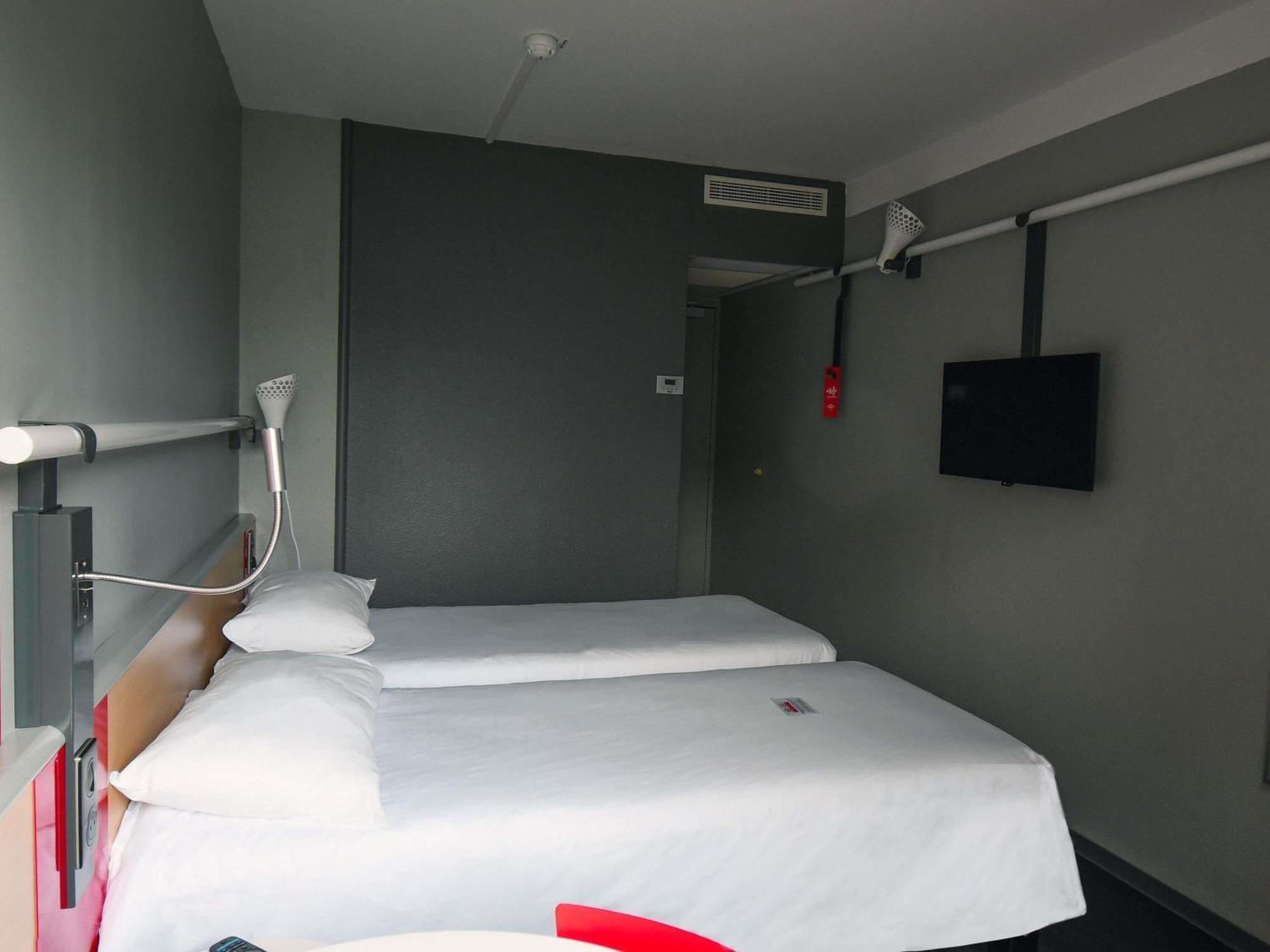 Standard Room Two Single Beds